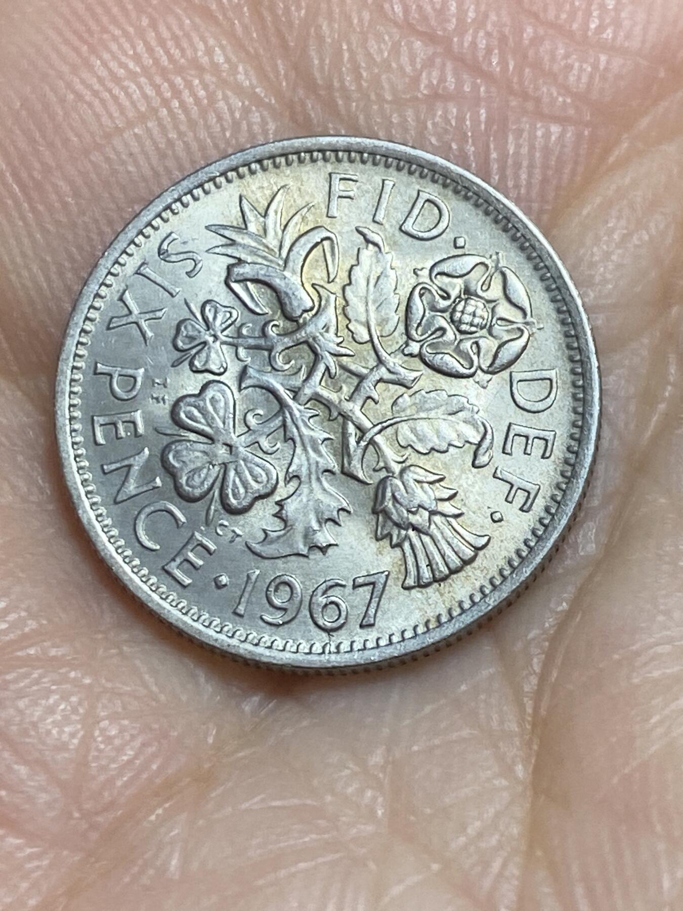 2025年第一百一十五场(总第一百四十一场）外国好品散币(免佣金) 英国🇬🇧1967年6便士(伊丽莎白二世青年桂冠第二版，普制币关门年)