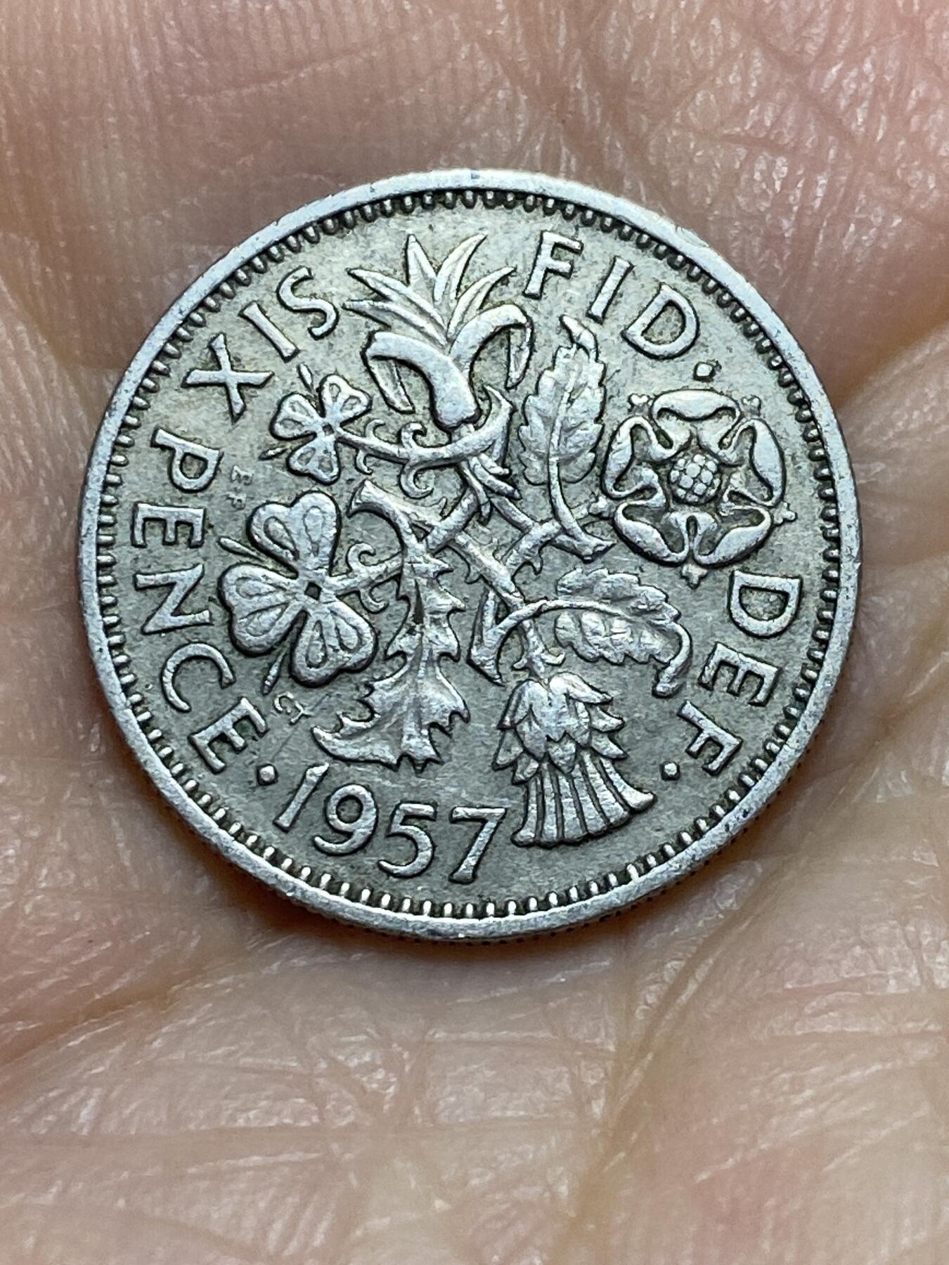 2025年第一百一十五场(总第一百四十一场）外国好品散币(免佣金) 英国🇬🇧1957年6便士(伊丽莎白二世青年桂冠第二版)