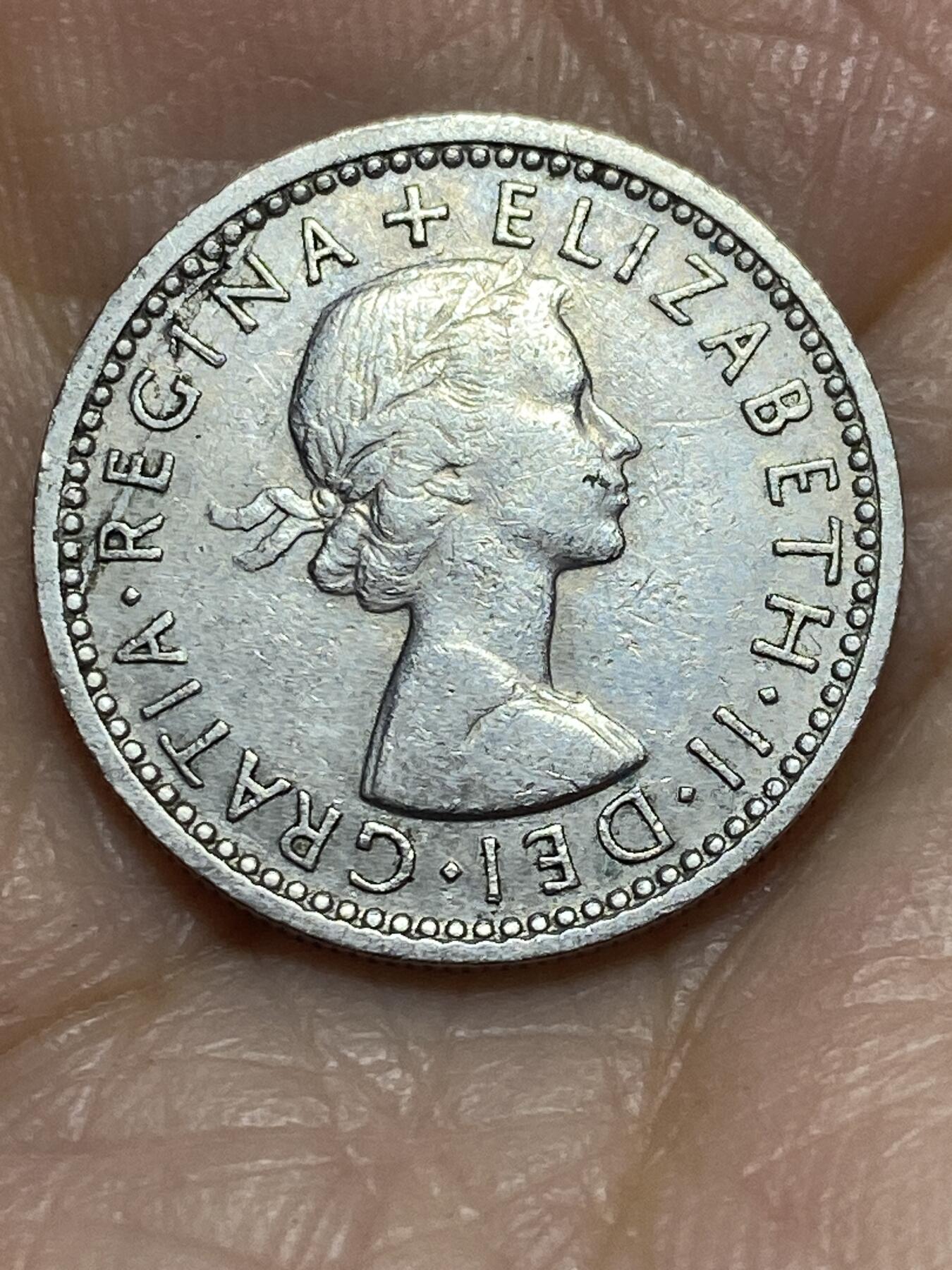 2025年第一百一十五场(总第一百四十一场）外国好品散币(免佣金) 英国🇬🇧1959年6便士(伊丽莎白二世青年桂冠第二版)
