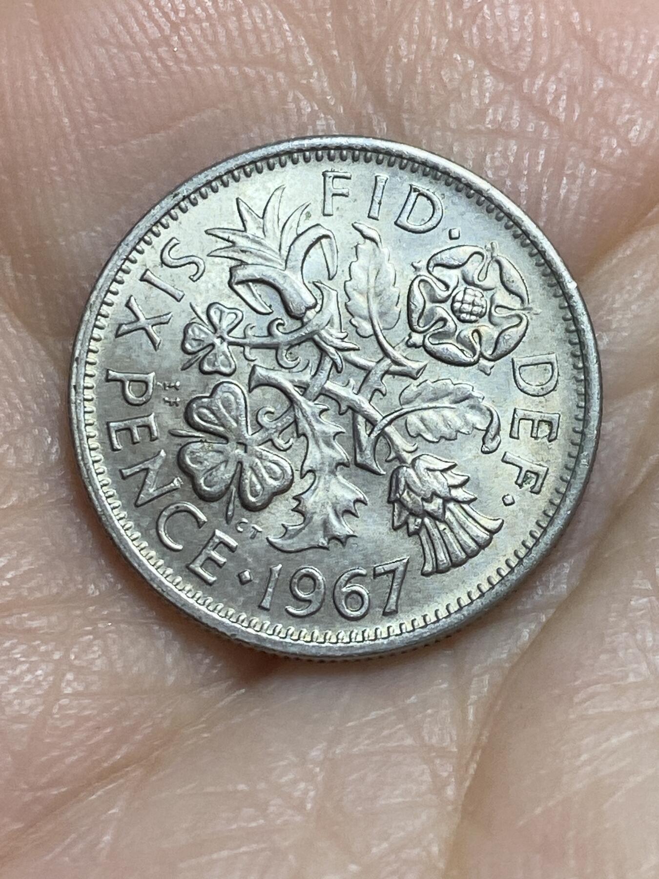 2025年第一百一十五场(总第一百四十一场）外国好品散币(免佣金) 英国🇬🇧1967年6便士(伊丽莎白二世青年桂冠第二版，普制币关门年)