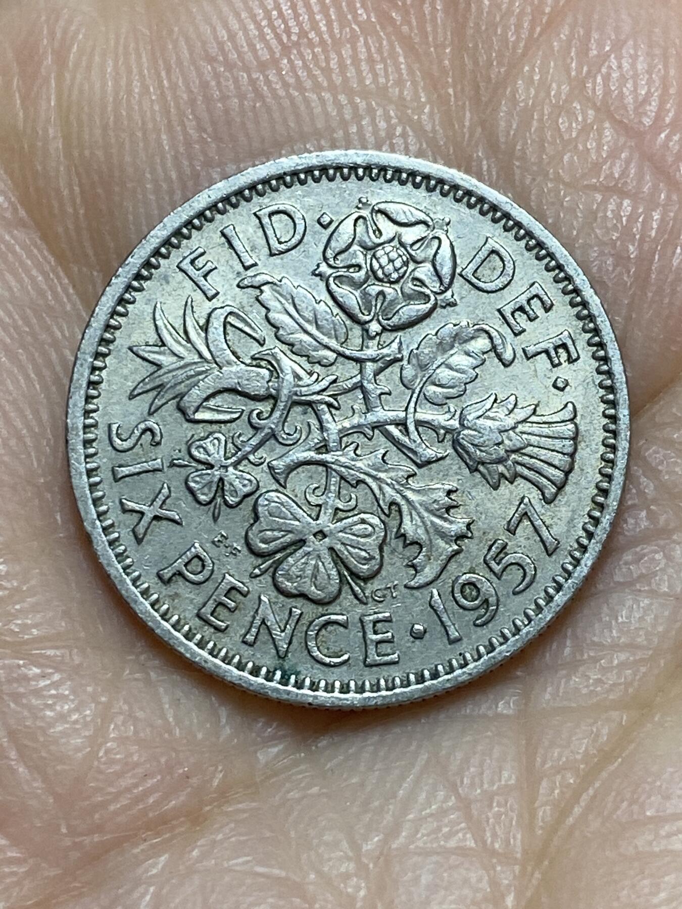 2025年第一百一十五场(总第一百四十一场）外国好品散币(免佣金) 英国🇬🇧1957年6便士(伊丽莎白二世青年桂冠第二版)