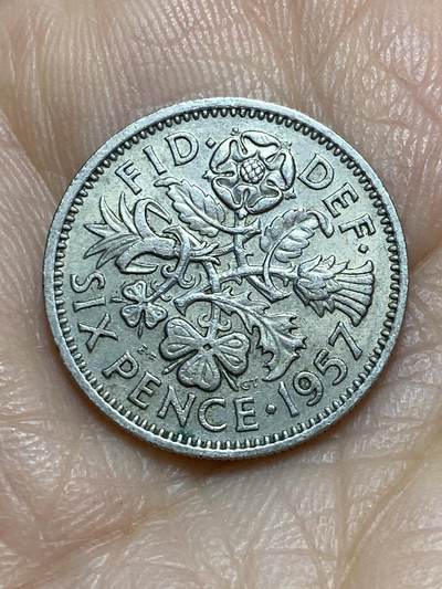2025年第一百一十五场(总第一百四十一场）外国好品散币(免佣金) - 英国🇬🇧1957年6便士(伊丽莎白二世青年桂冠第二版)
