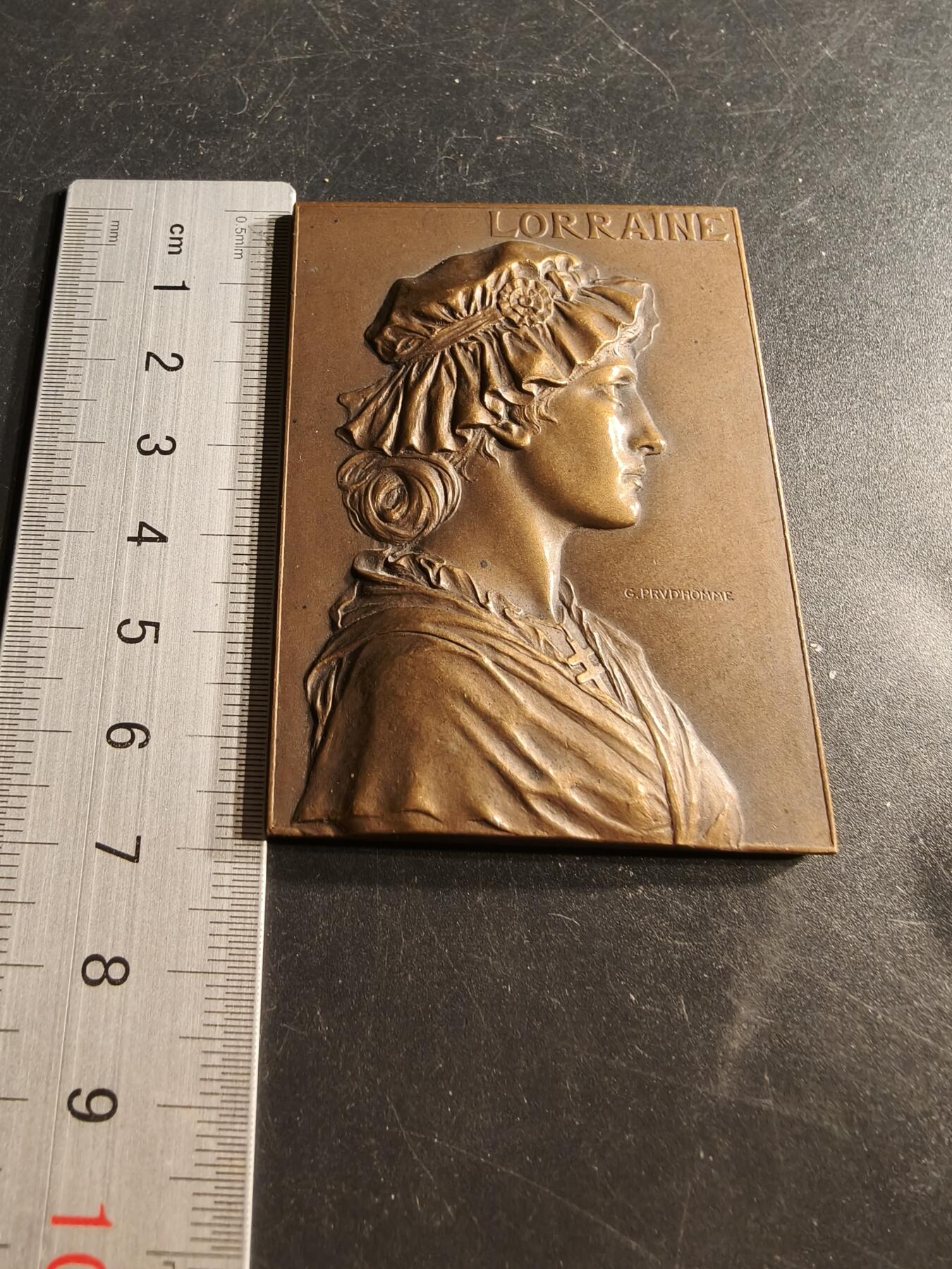 老王徽章第158期 法国洛林方形大铜章    大师普鲁多姆名作    尺寸70×48mm.   重量131g