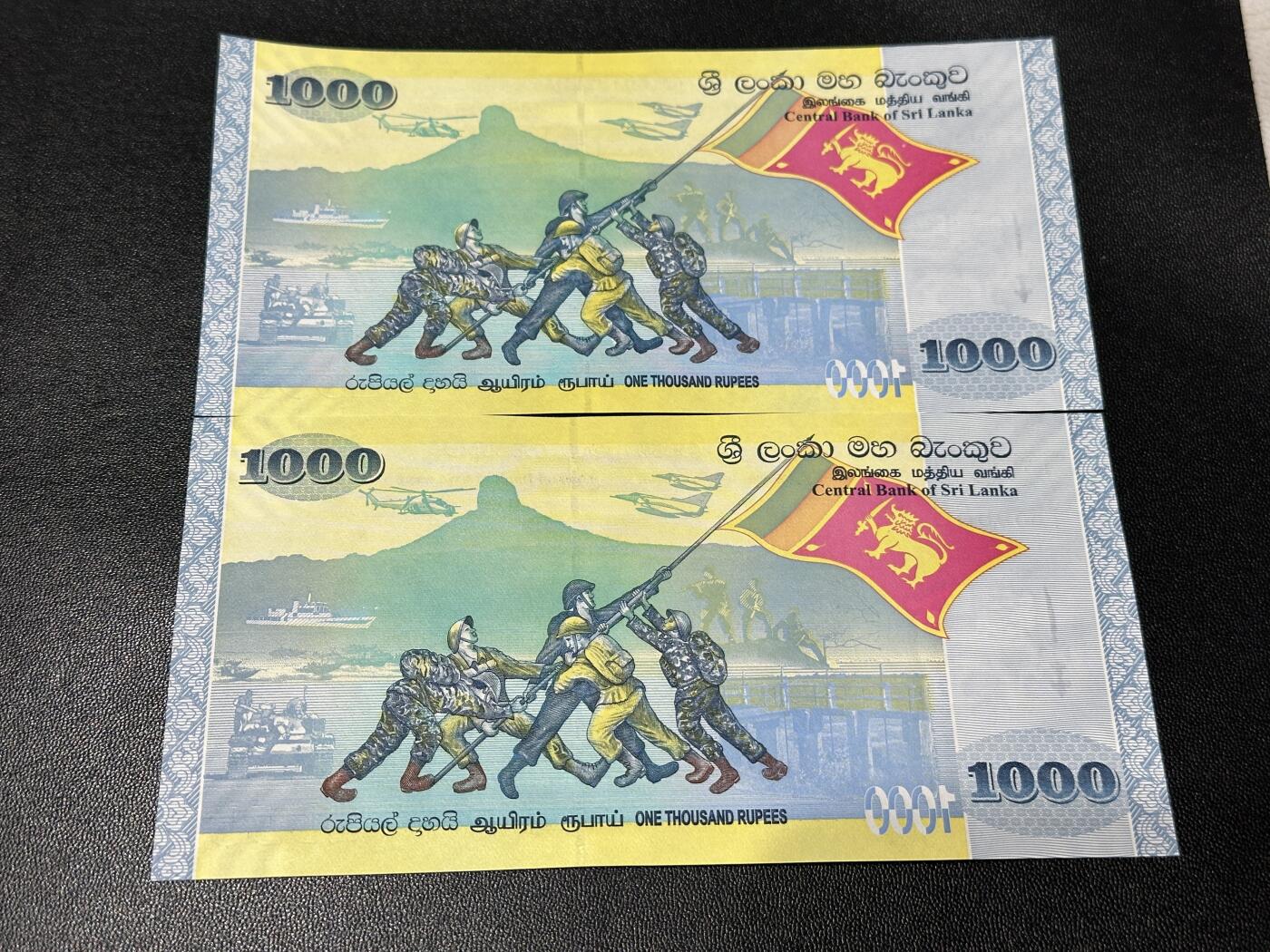 《外钞收藏家》第五百七十八期（热门品种好货场）（本平台长期征集拍品、欢迎藏友们联系合作） 斯里兰卡1000卢比 2张一起 1张金马号 1张倒置号 全新UNC