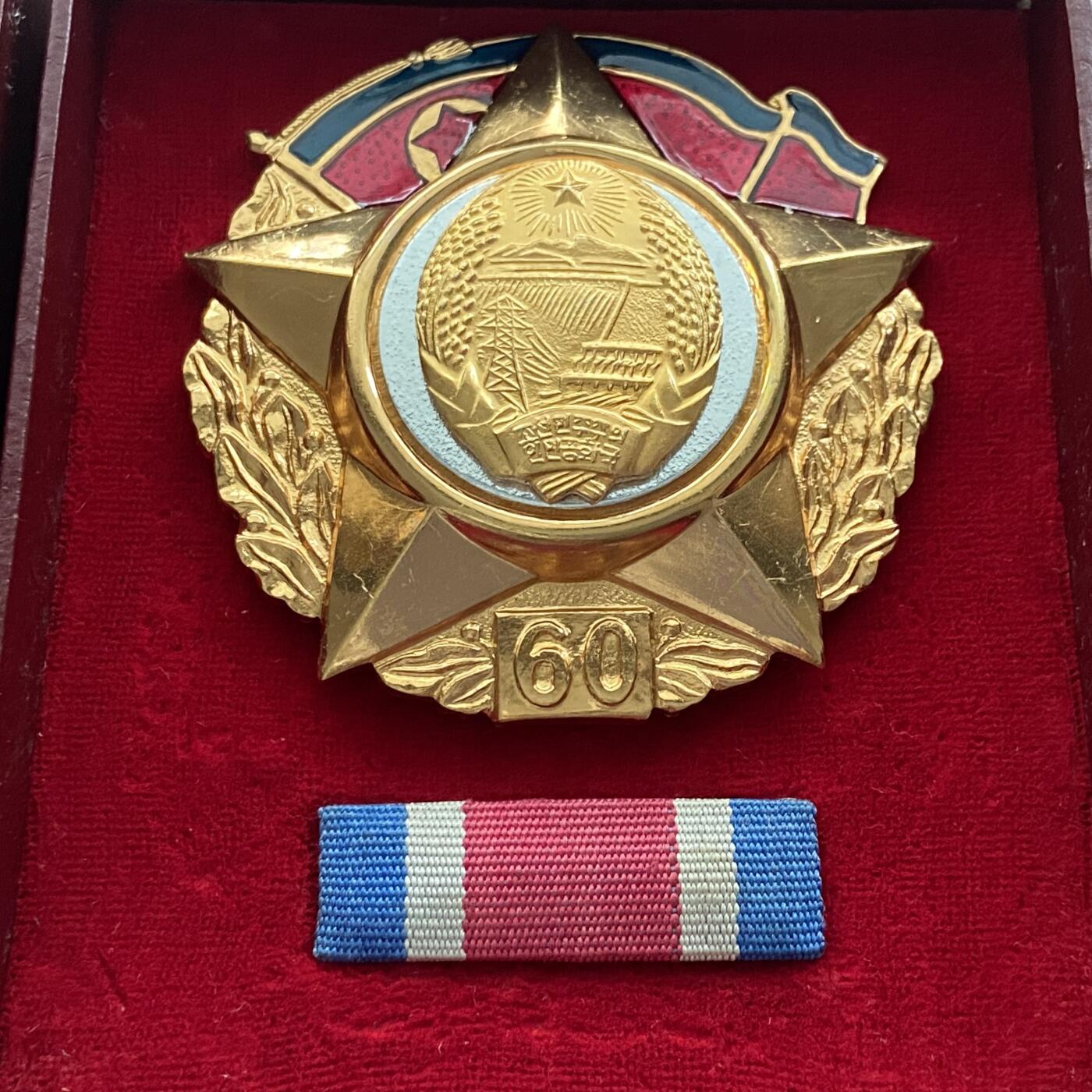 极稀少 朝鲜建国60周年创建勋章带略 稀少原盒