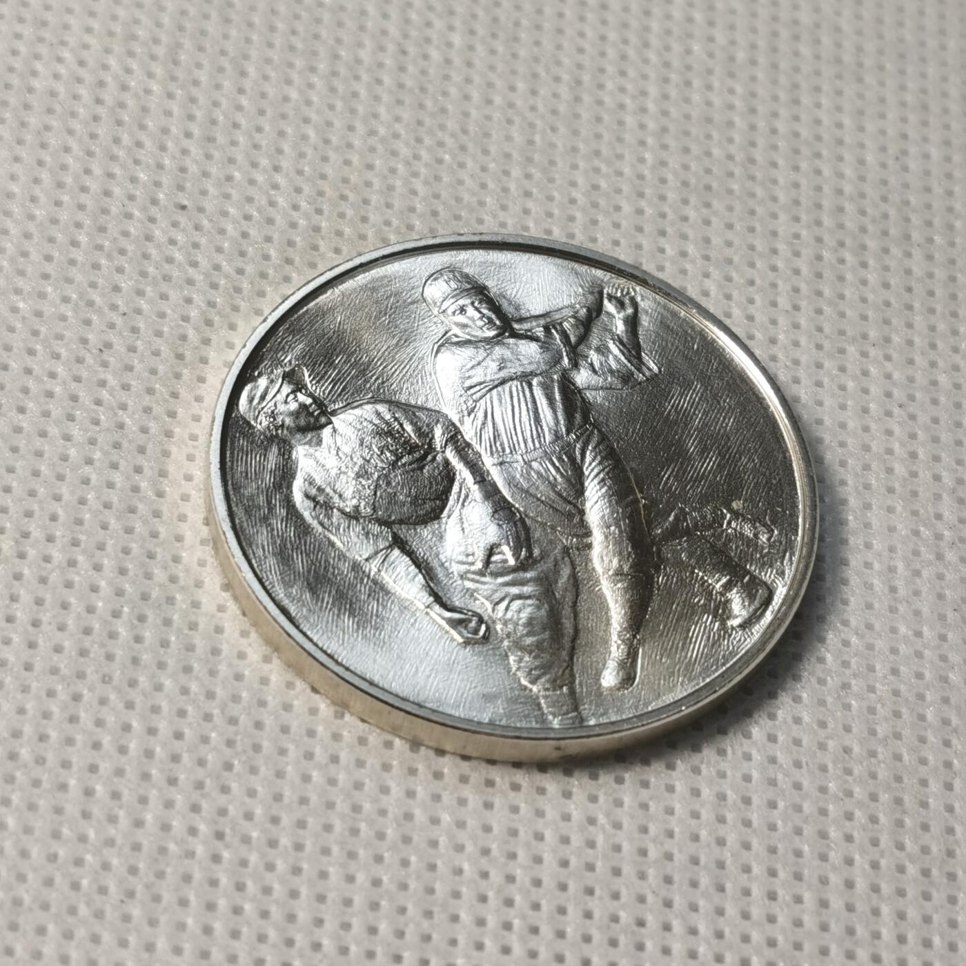 甄臻铺-世界币章拍卖（第36期），送拍享返佣金等优惠多多 日本2004年职业棒球成立70周年纪念银章 20.1克 925银 造币局制 代表人物 泽村荣治、景浦将