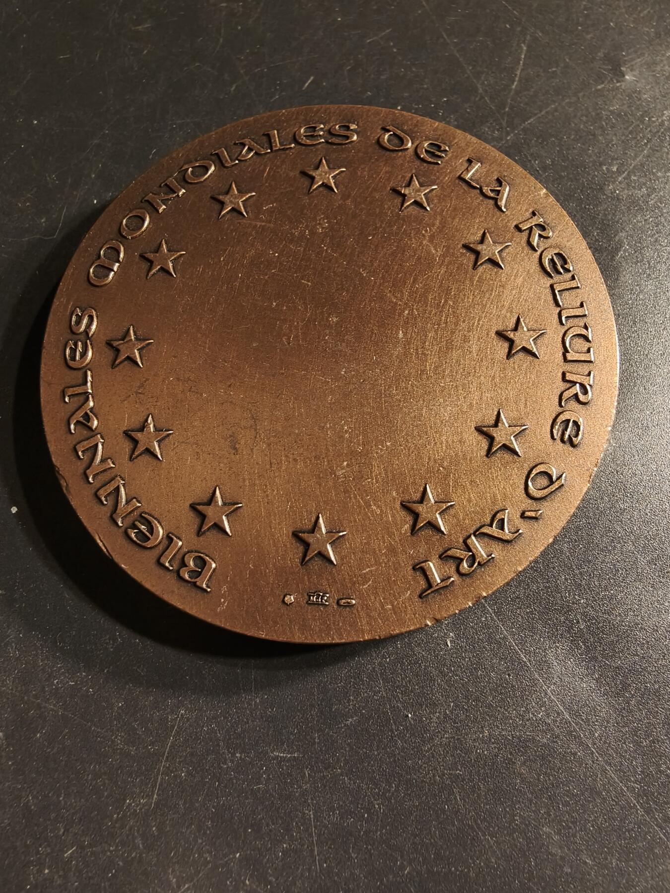 老王徽章第158期 法国小说家儒勒·凡尔纳大铜章     直径68mm.   重量192.1g
