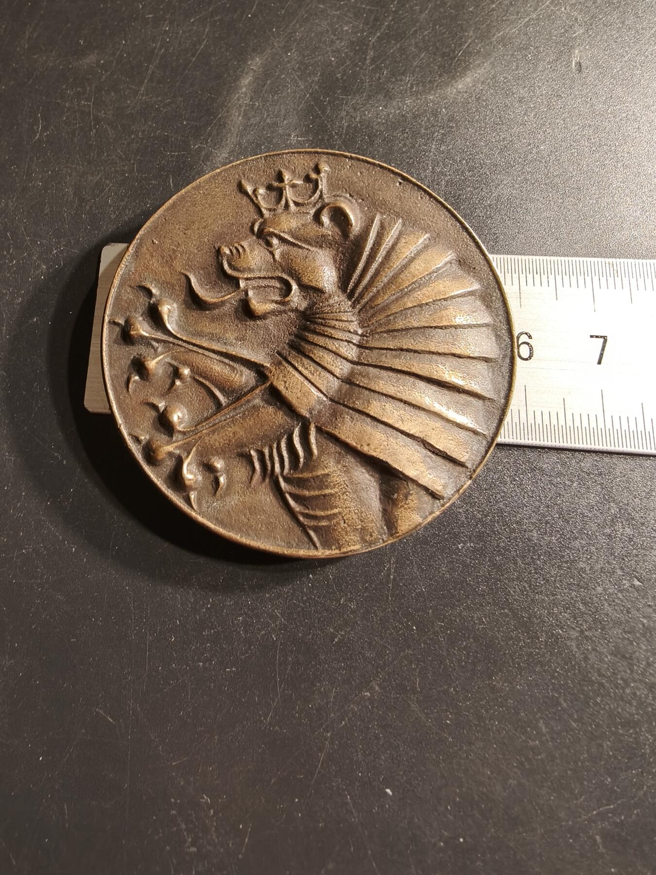 老王徽章第158期 德国联邦总理赫尔穆特·科尔大铜章    直径56mm.   重量118.6g