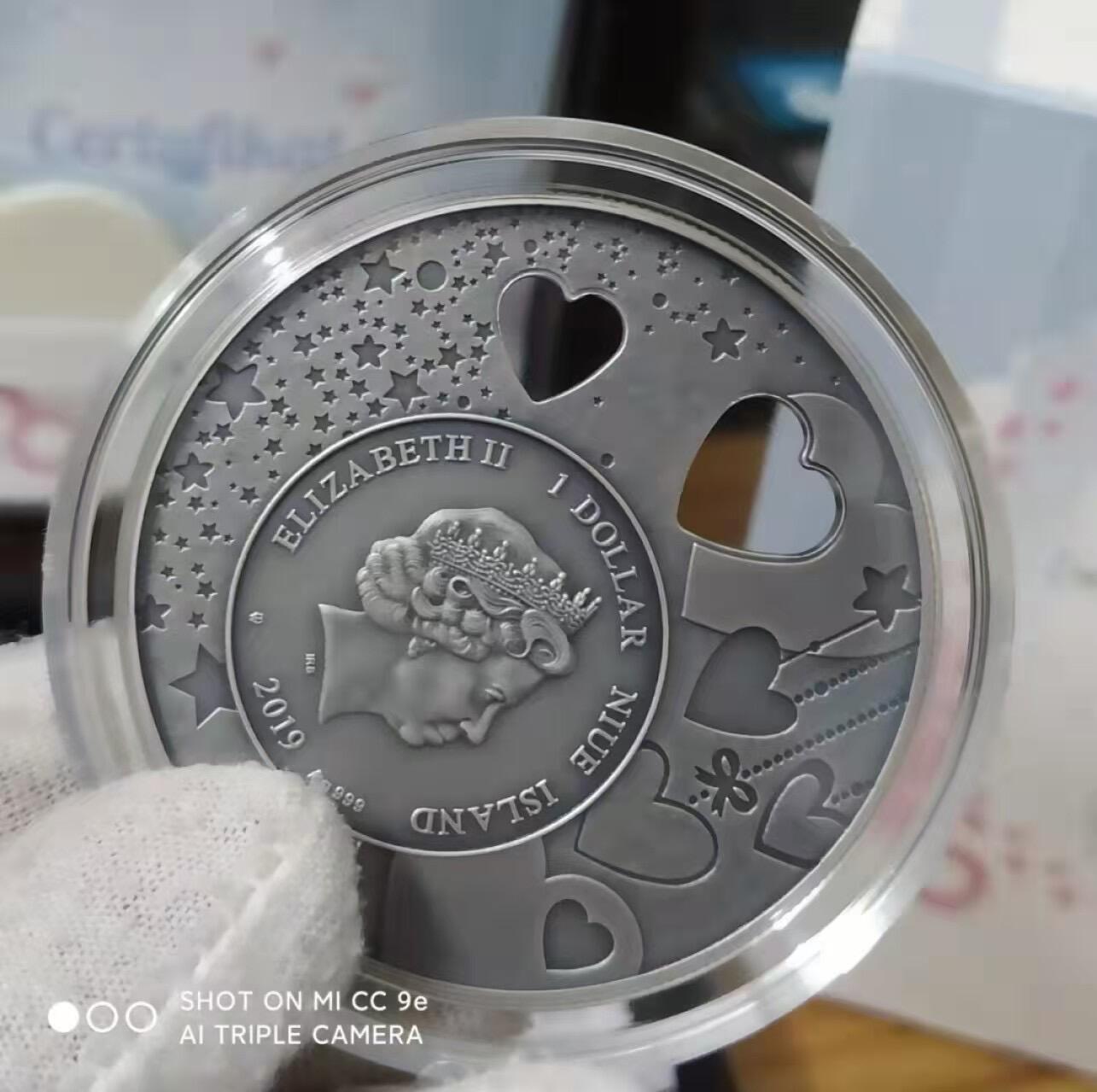 ❤️【币观天下】❤️ 第328期钱币拍卖- 2025.10.25周六晚上6点半场-长期征集拍品 纽埃2019(爱你永久),
