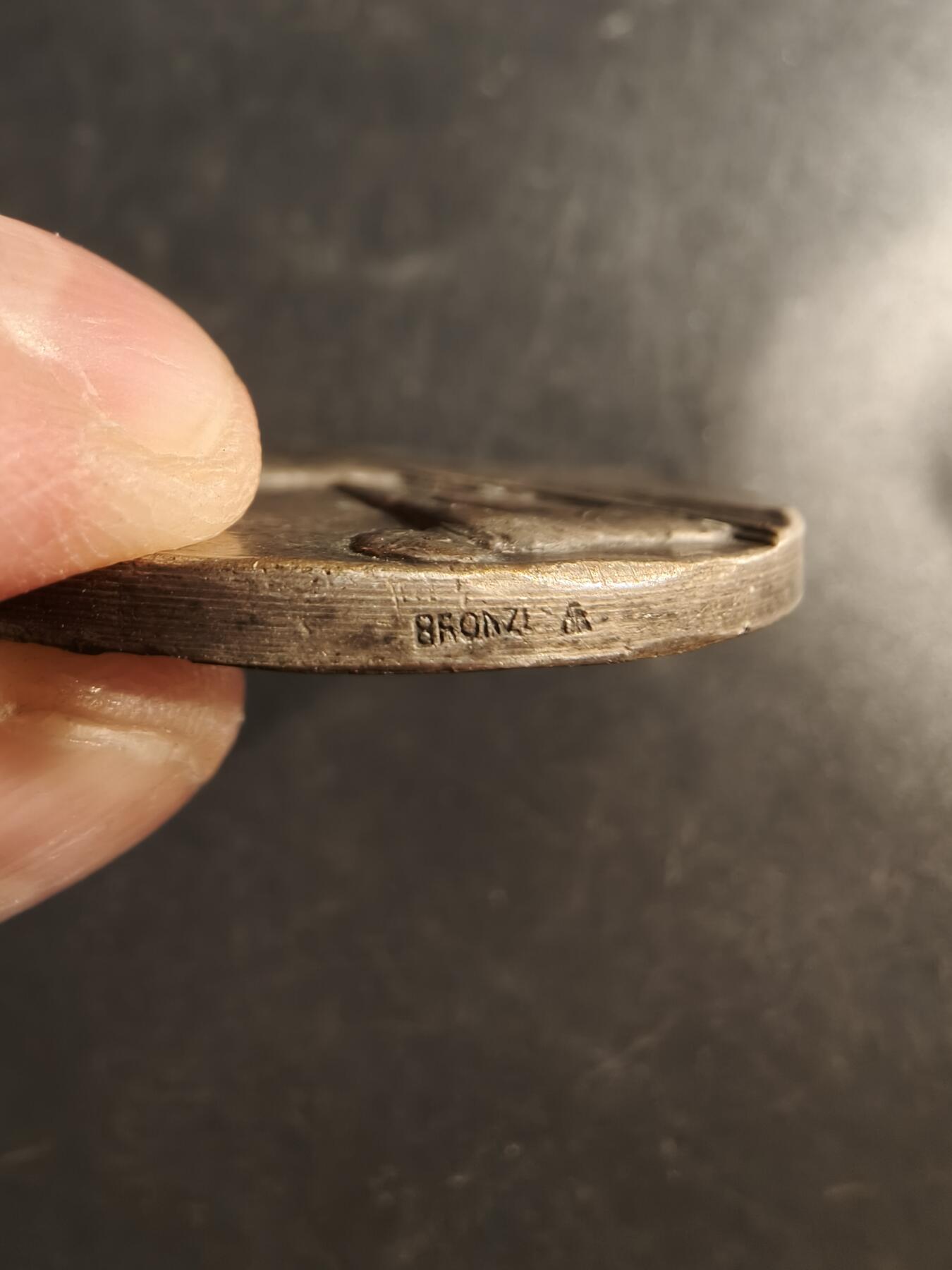 老王徽章第158期 法国划船运动镀银大铜章    直径50mm.   重量55.2g