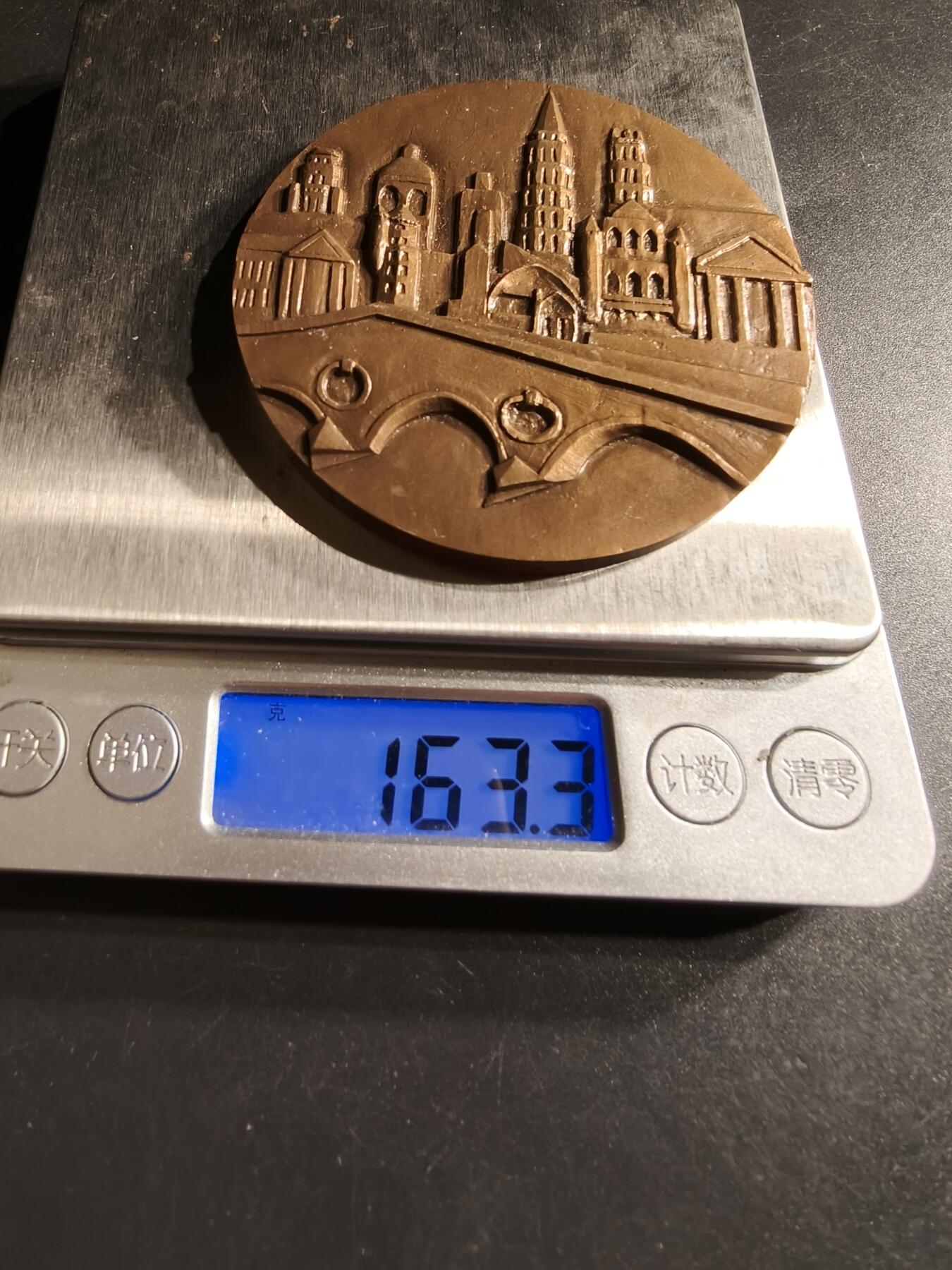 老王徽章第158期 法国土伦市大铜章    直径66mm.   重量163.3g
