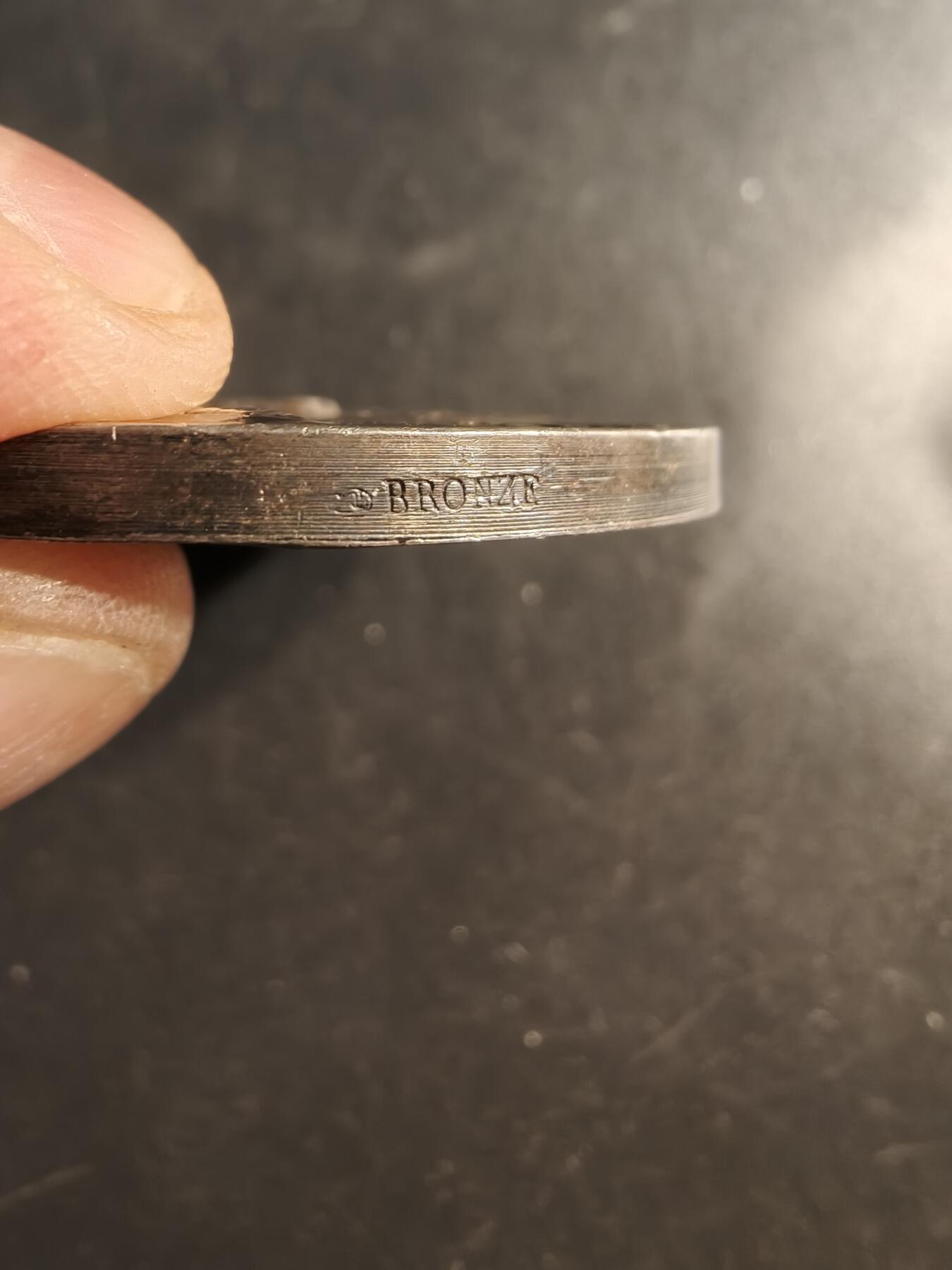 老王徽章第158期 法国军事准备体能训练镀银大铜章     直径50mm.   重量66.4g