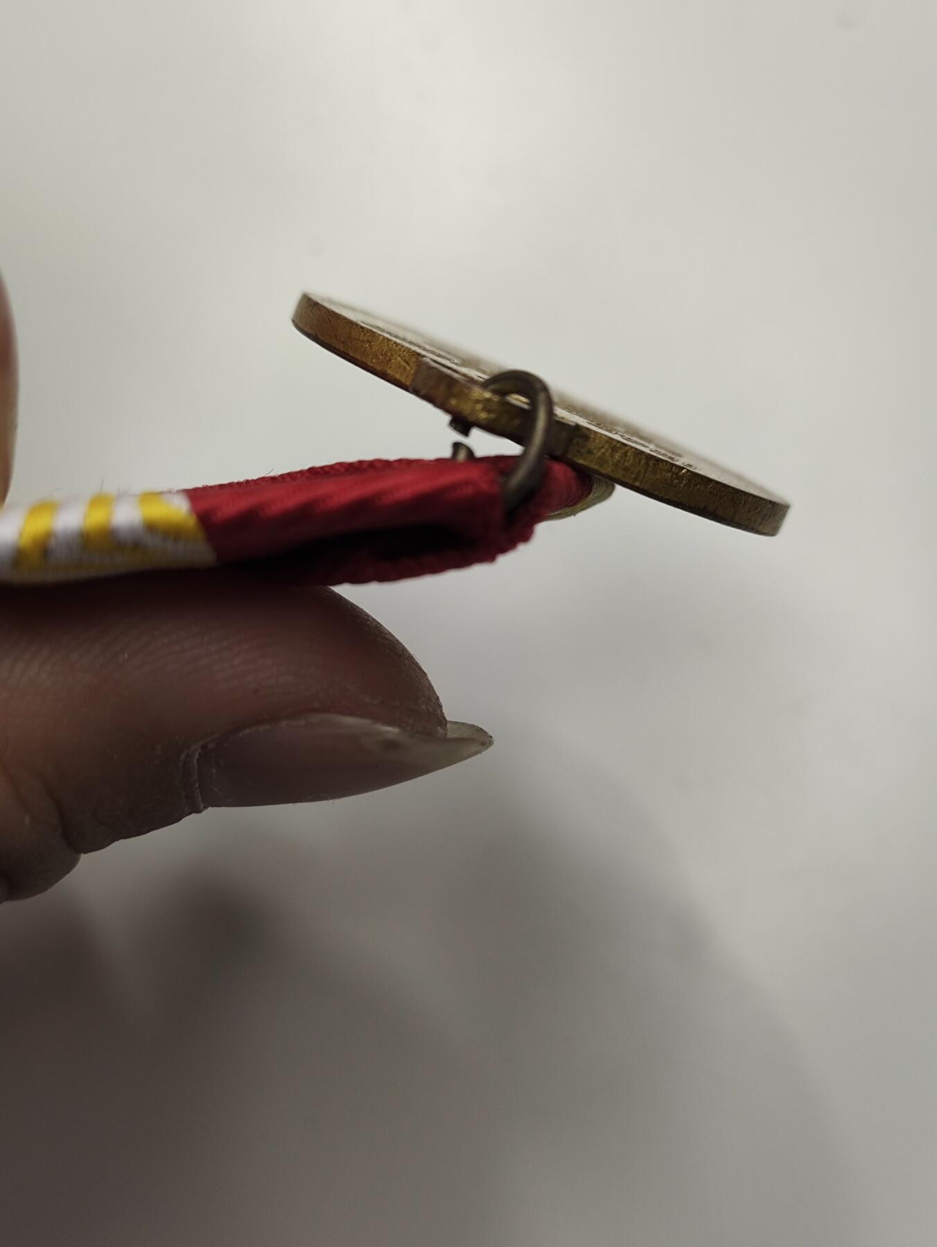 新时代收藏徽章红藏拍卖(第二十七场)  徽章纸品证书杂项 老奖章 解奖 原上挂 原环 绶带烂了换了绶带 别的都是原状态