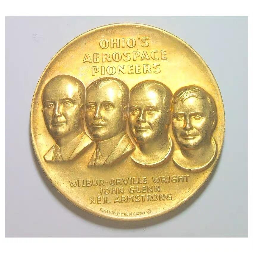 美国1969年 莱特兄弟+阿姆斯特朗 人类从飞行到登月 高浮雕精制大镀金章 50MM