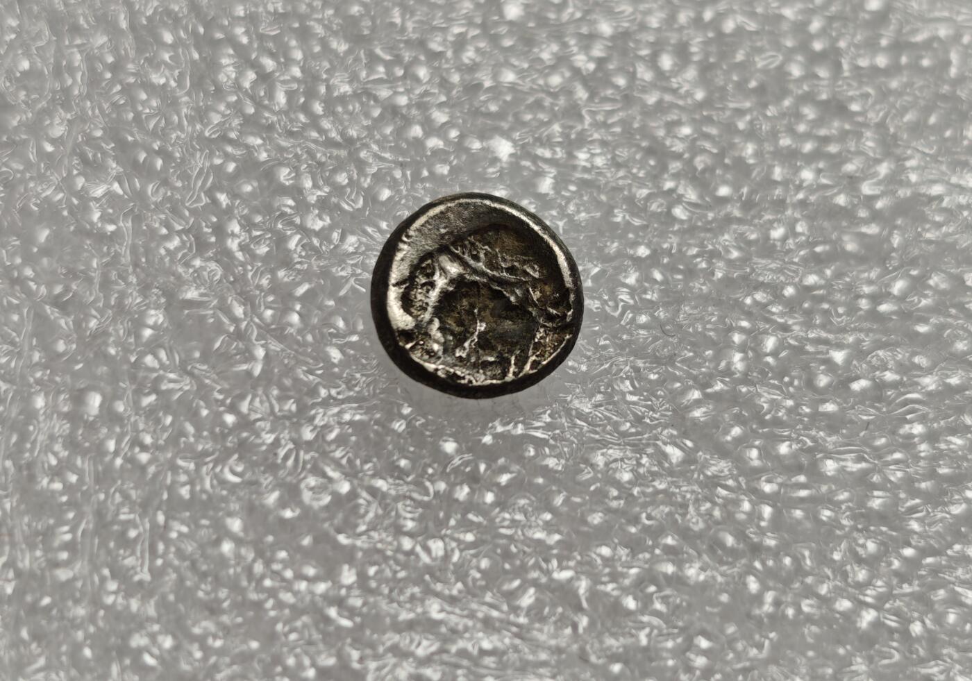 瓶子🏺第213期拍卖会  公元前500-前495年卡利亚地区首府哈利卡纳苏斯城发行 正面是龙形海怪刻托斯的头像 背面是网格形花饰中的大芒星 哈利卡纳苏斯  卡利亚地区首府  今天的土耳其博德鲁姆  古代世界七大奇迹之一的摩索拉斯王陵所在地