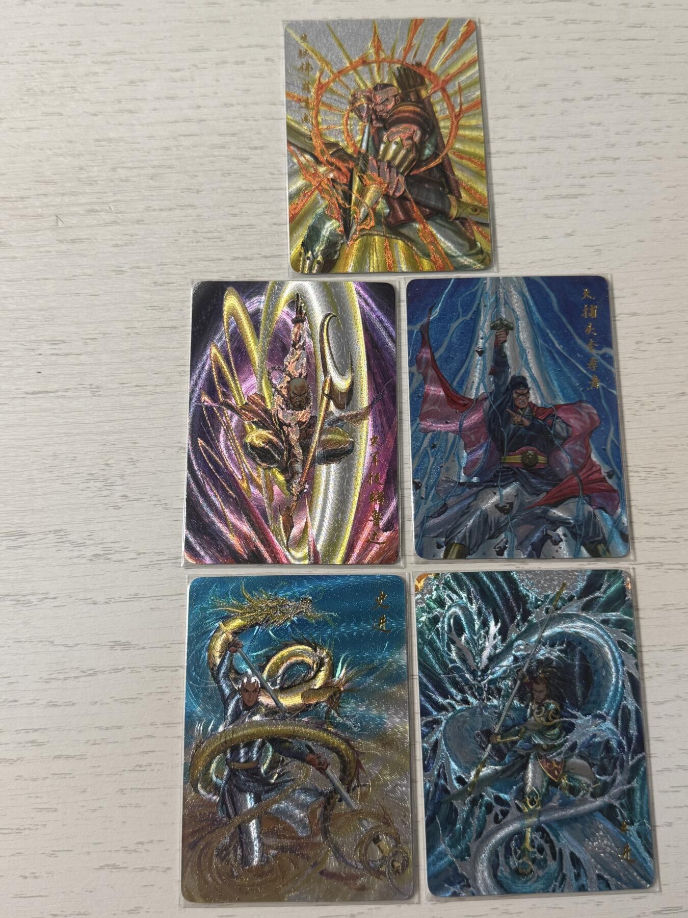 花开卡拍第44期（10月26号周日截拍，品控勿拍!!!拍品不寄存，运费5元，自制卡难免瑕疵，可能存在轻微撞角爆边等出厂瑕疵，品控介意勿拍！） 百里港漫水浒第一弹夏伟义粗闪卡5张 名单：史进、大捕头李孝寿、王进、生铁佛崔道成、宋军提辖鲁达