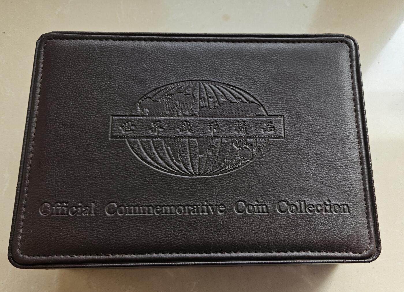 【币将精彩】世界钱币拍卖（2025-11-19） 钱币包装盒3x6,可放1盎司银币18枚