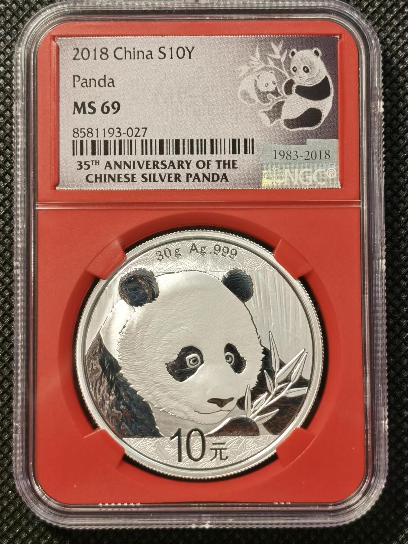 甄臻铺-世界币章拍卖（第36期），送拍享返佣金等优惠多多 NGC-MS69 2018 30克熊猫银币 发行35周年纪念标签 少见红色内衬