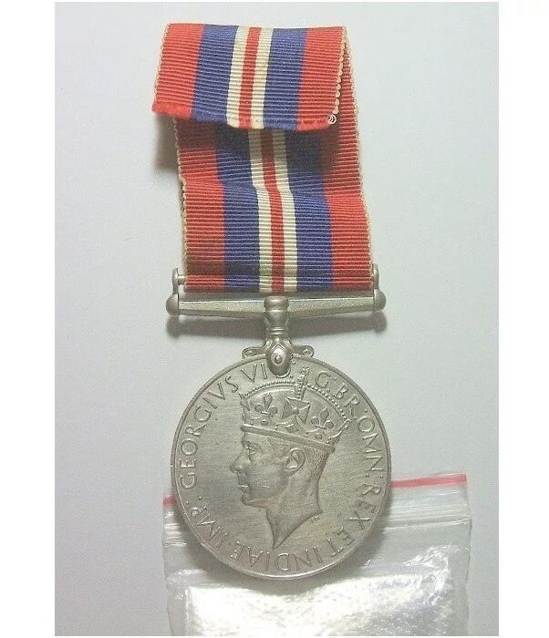 英国1939-45年 乔治六世+雄狮二战胜利高浮雕精制白铜章 带绶带 36MM