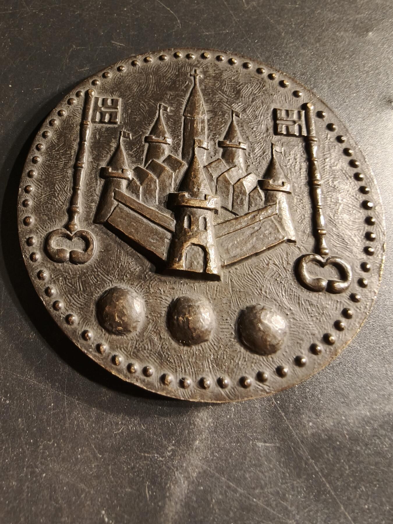 老王徽章第158期 法国全国财产管理人联合会大铜章     直径72mm.   重量198.3g