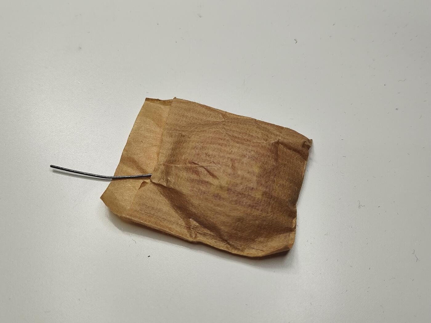 新时代收藏徽章红藏拍卖(第二十七场)  徽章纸品证书杂项 好品原光带纸袋帽徽