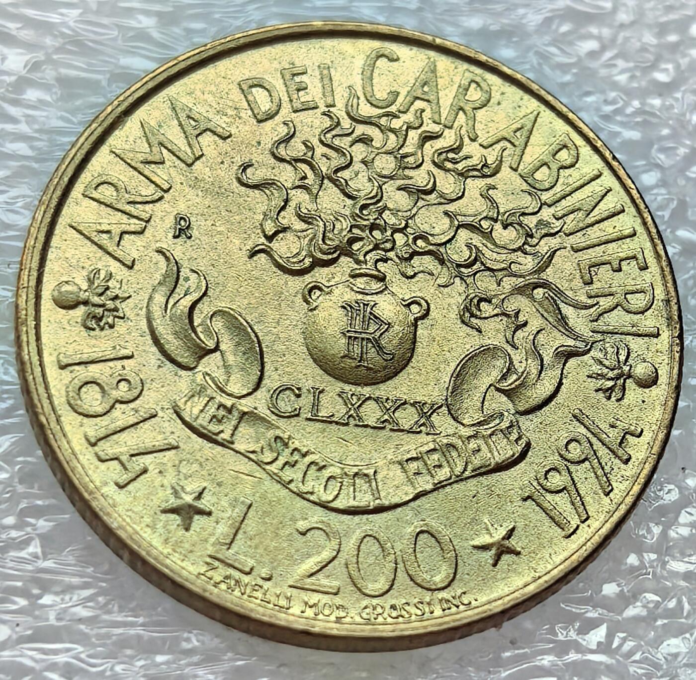 外国优质纪念币银币，周六晚上九点倒数截拍，满百包邮，可寄存半年，喜欢朋友微信扫描二维码可直接参拍