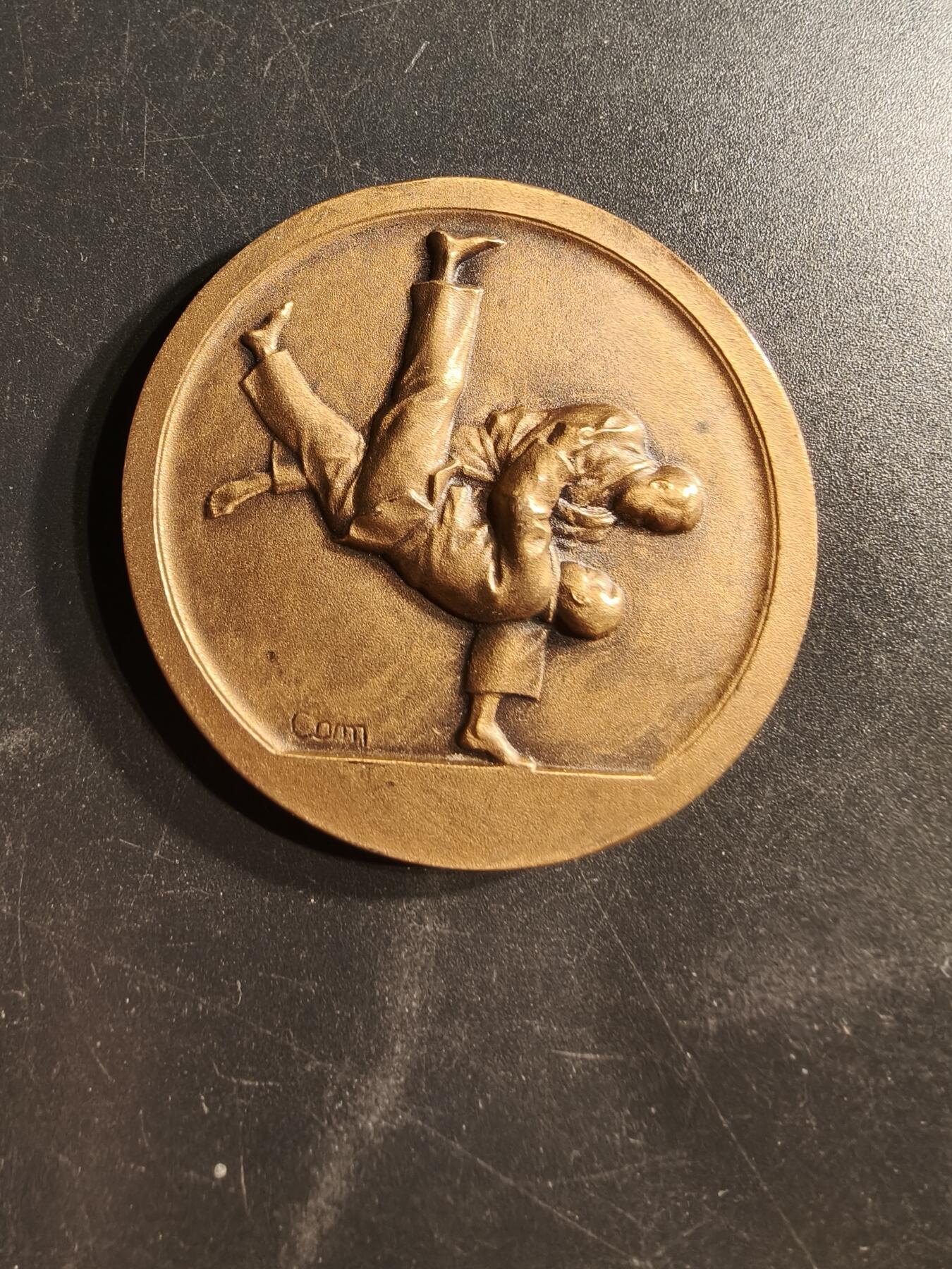 老王徽章第158期 法国柔道运动大铜章    直径46mm.   重量40g