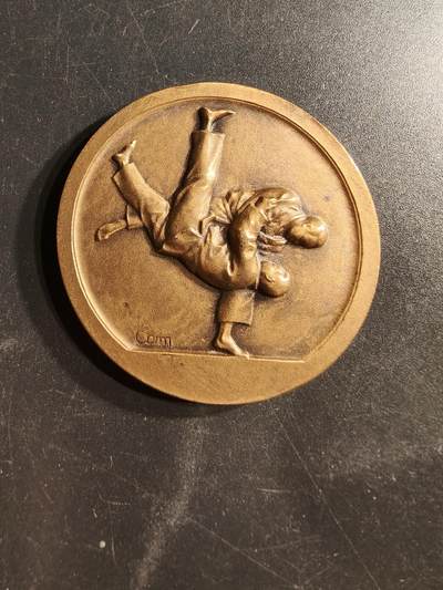 老王徽章第158期 - 法国柔道运动大铜章    直径46mm.   重量40g