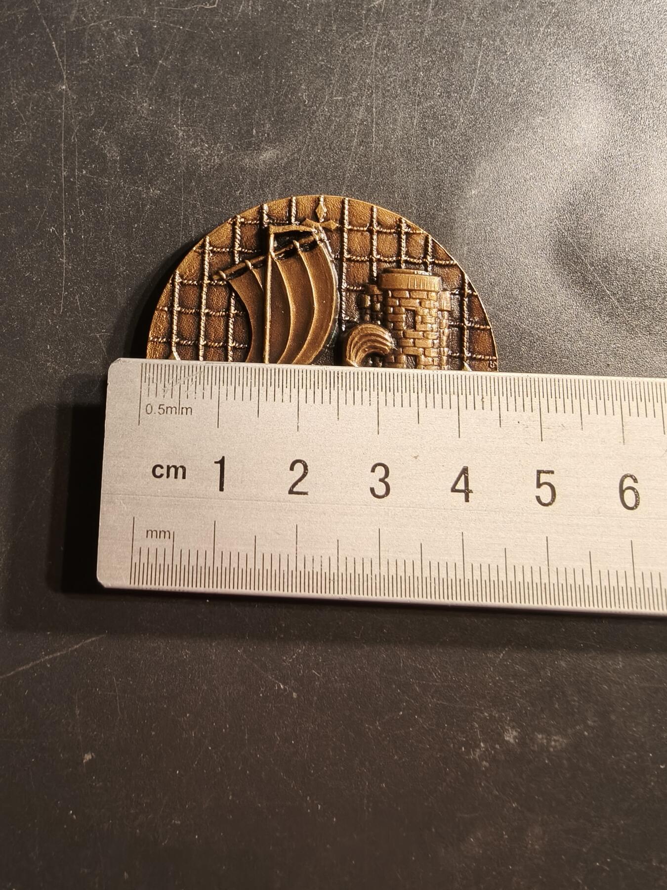老王徽章第158期 法国布尔代上校大铜章    高浮雕    直径45mm.   重量47g