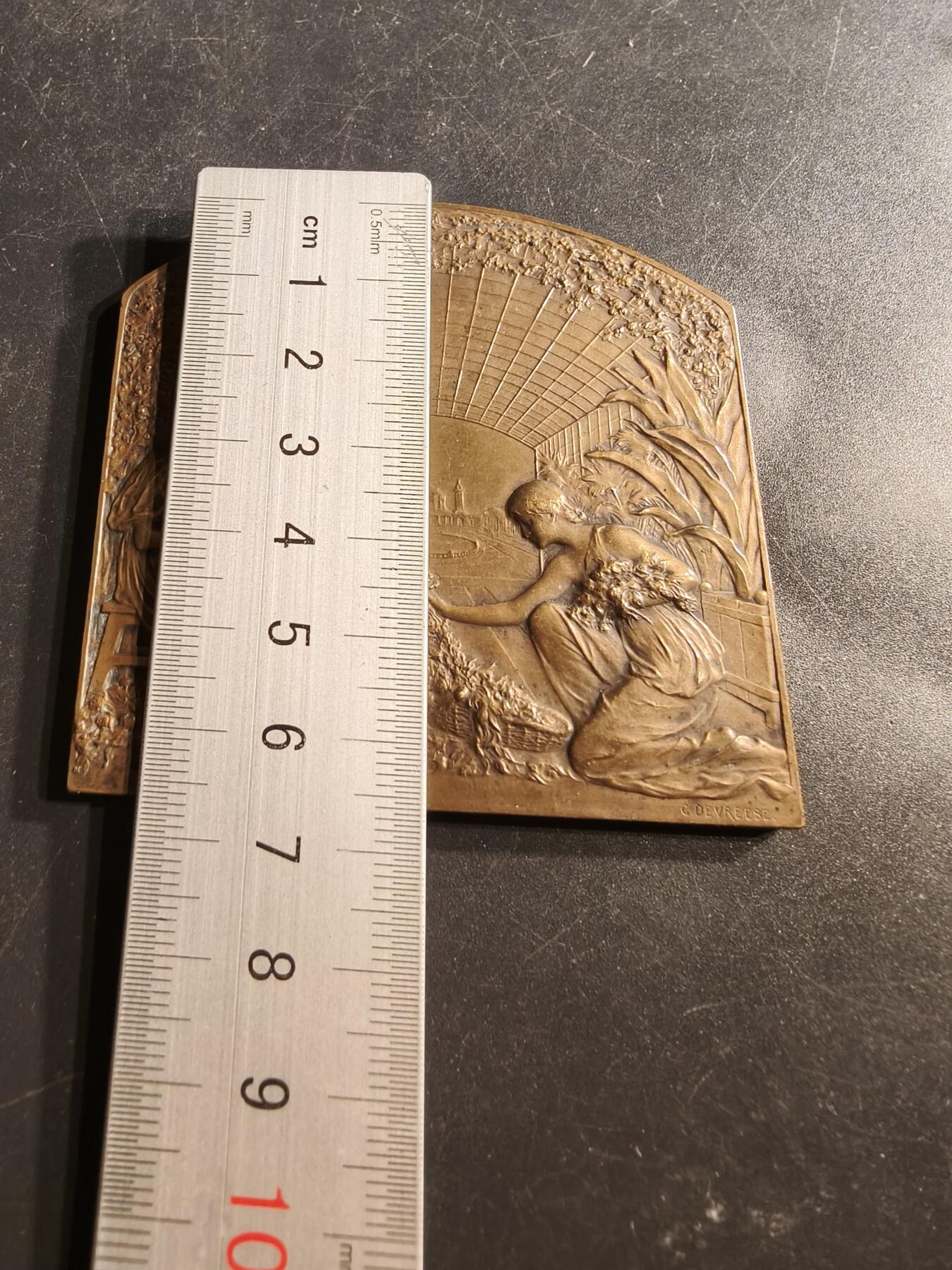 老王徽章第158期 比利时根特1913国际博览会方形大铜章     尺寸68×66mm.   重量114.4g
