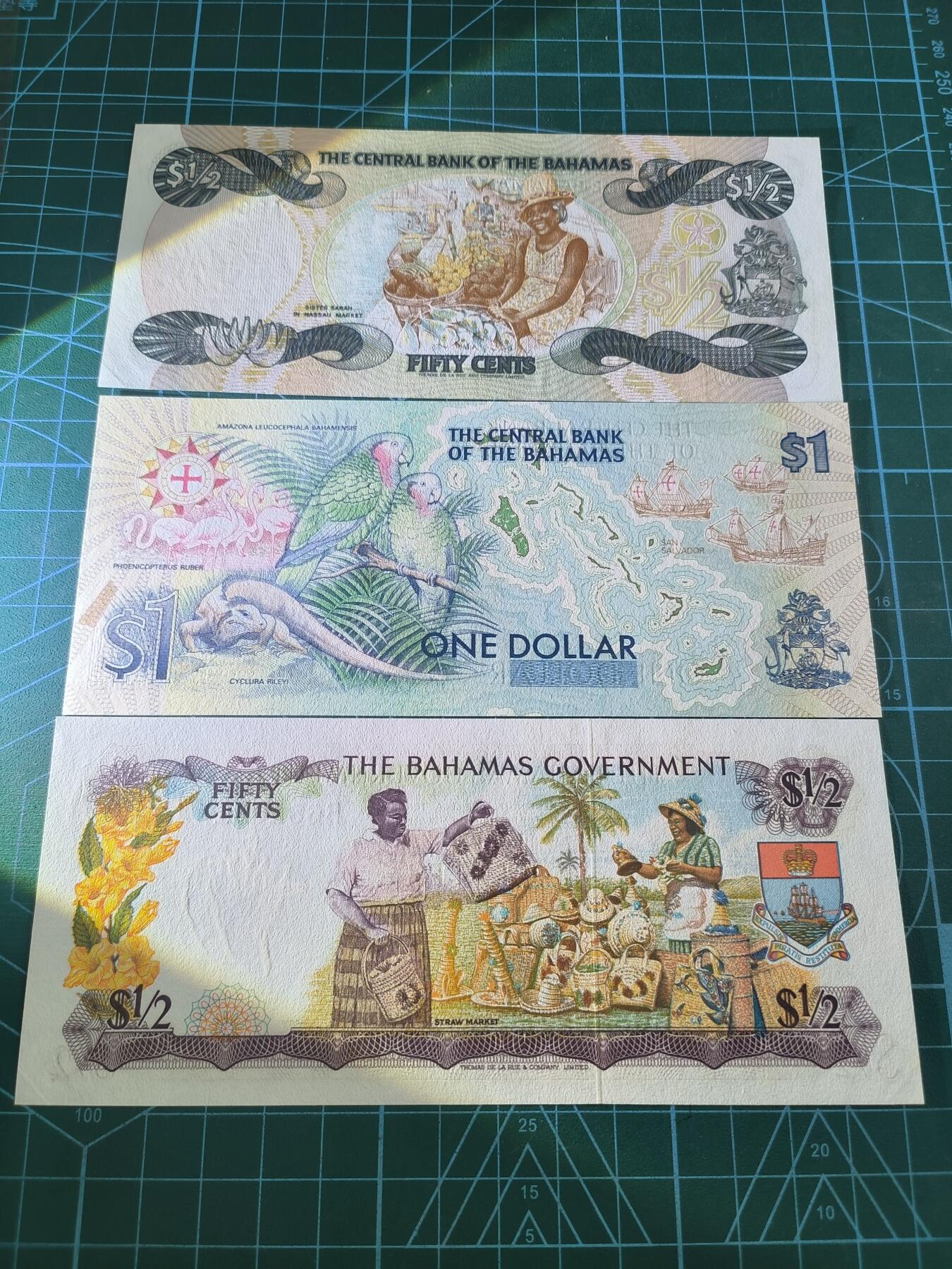 世界靓号纸钞第七十六期 老版巴哈马1/2 1-2 1元三张 两张女王钞 一张纪念钞 品相如图 两张有轻微瑕疵
