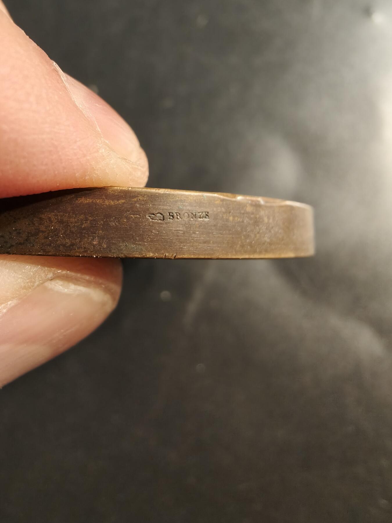 老王徽章第158期 法国巴黎造币厂大铜章     直径64mm.   重量135g