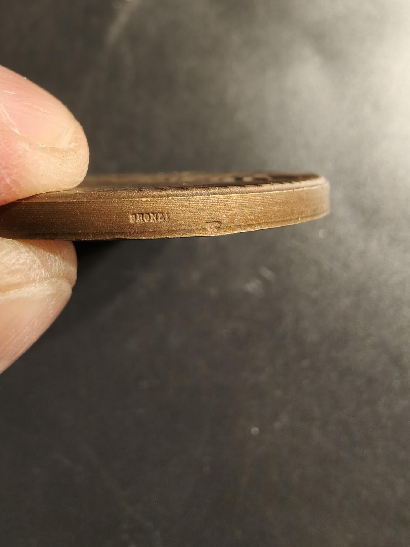 老王徽章第158期 法国二战西部抵抗运动大铜章     直径50mm.    重量59.9g