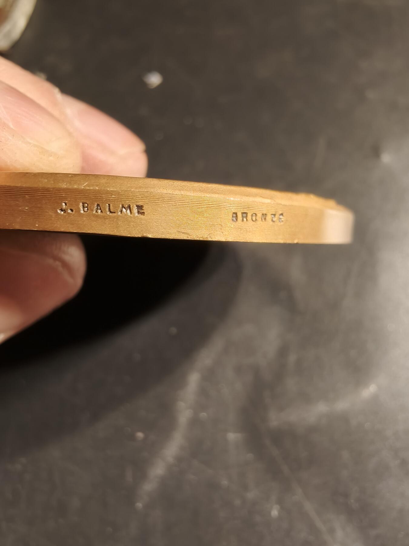 老王徽章第158期 法国圣皮埃尔莱内穆尔市议会大铜章     直径68mm.   重量166.8g