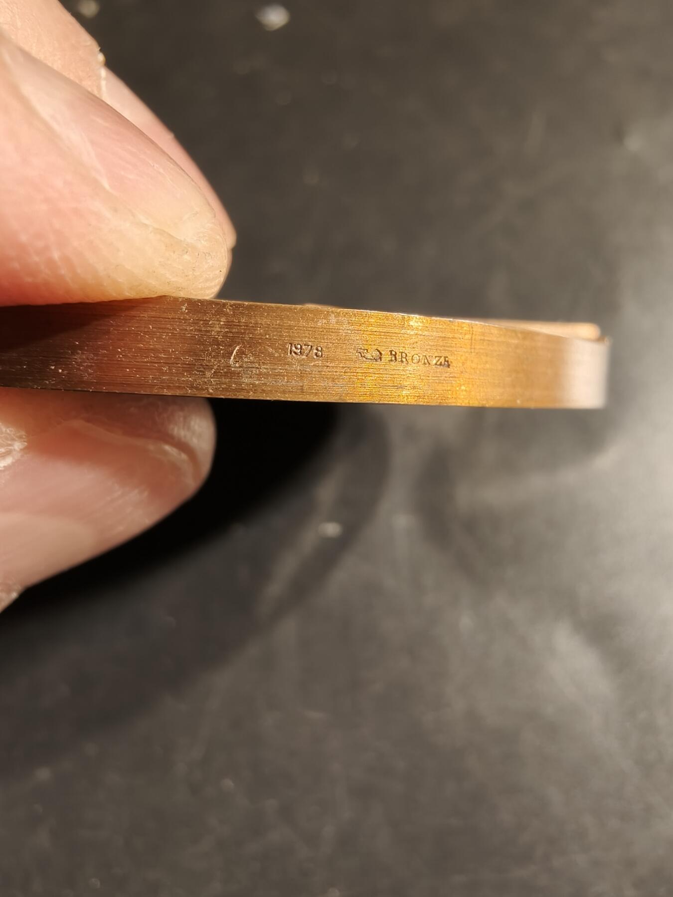 老王徽章第158期 法国土伦市大铜章    直径66mm.   重量163.3g