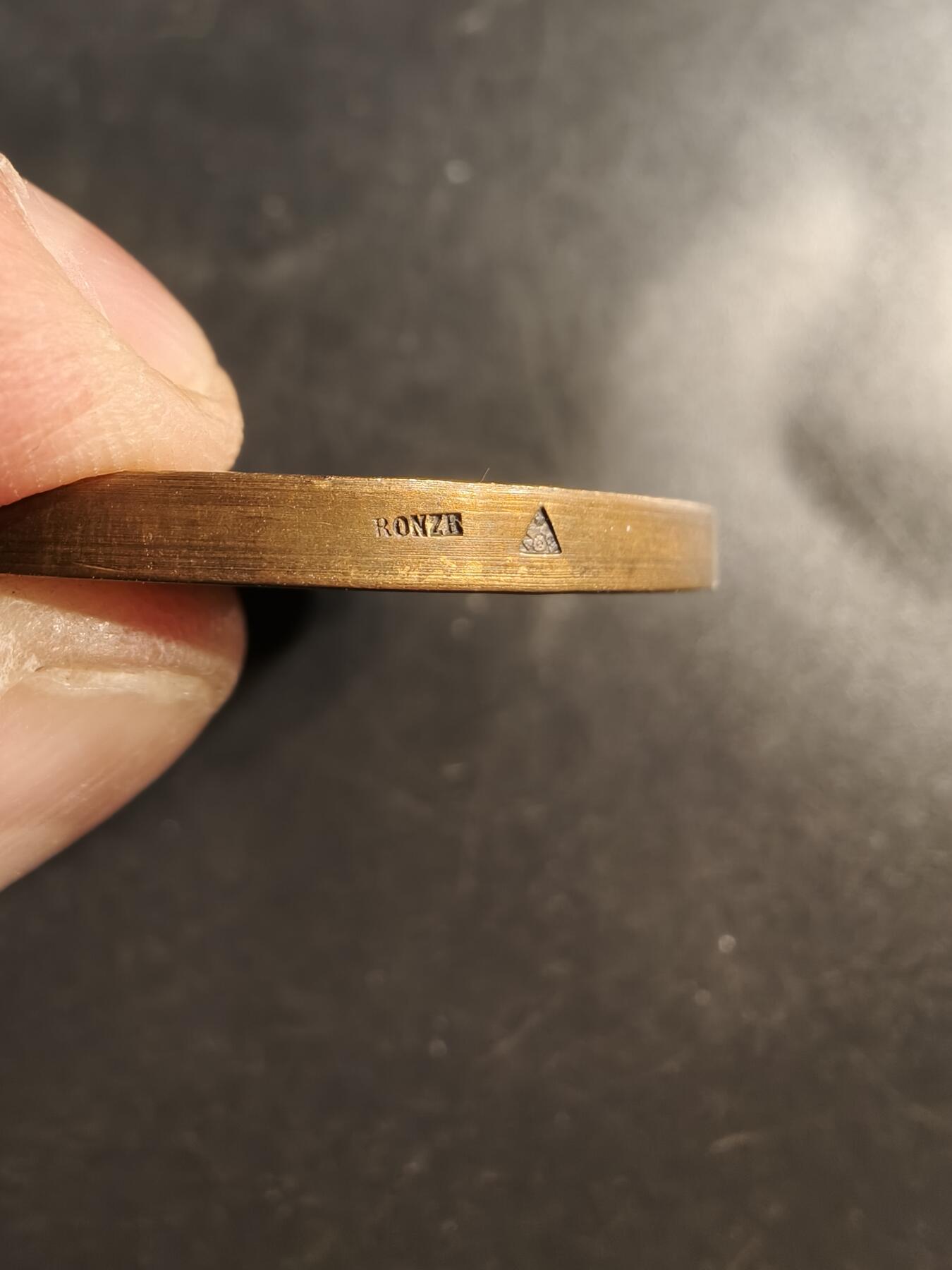 老王徽章第158期 法国军事训练大铜章    直径45mm.   重量44.6g