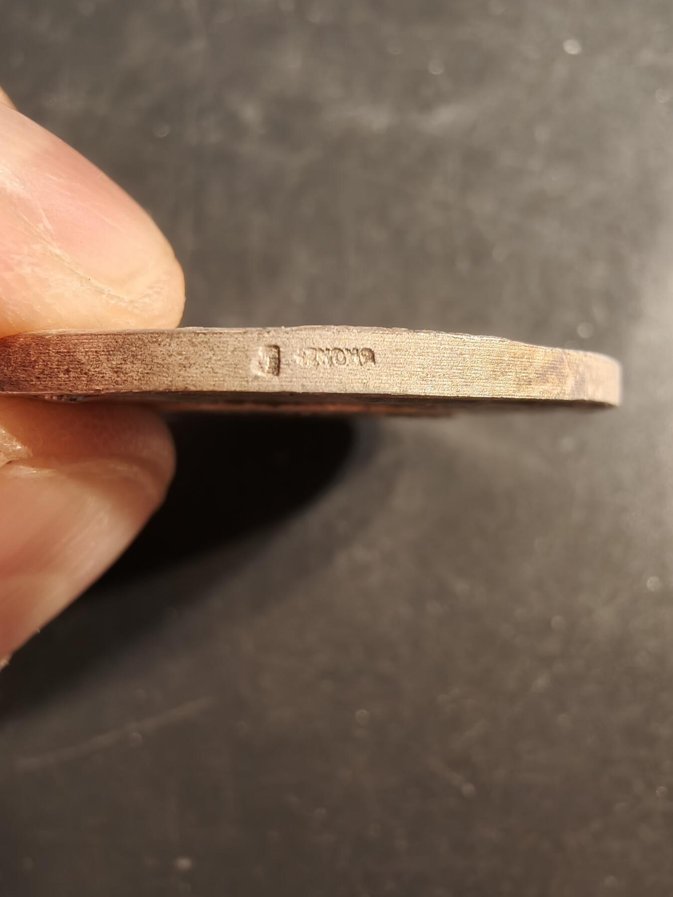 老王徽章第158期 法国1976劳动展览会镀银大铜章     直径44mm.   重量43.9g