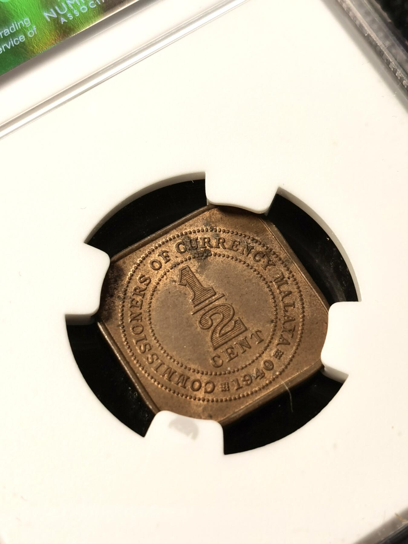甄臻铺-世界币章拍卖（第36期），送拍享返佣金等优惠多多 NGC-MS63BN 1904英属马来亚半分铜币，乔治六世头像，字口锋利、原味包浆、车轮光，殖民地题材代表作