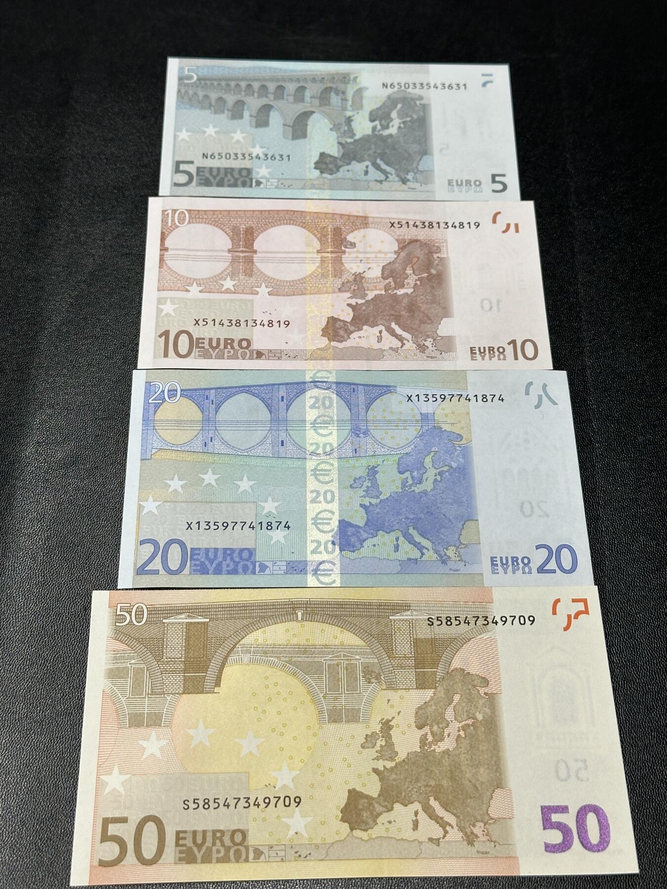 《外钞收藏家》第五百七十八期（热门品种好货场）（本平台长期征集拍品、欢迎藏友们联系合作） 一签、二签、三签5-50欧元 四张一起 全新 有两张边角荧光轻微不绝