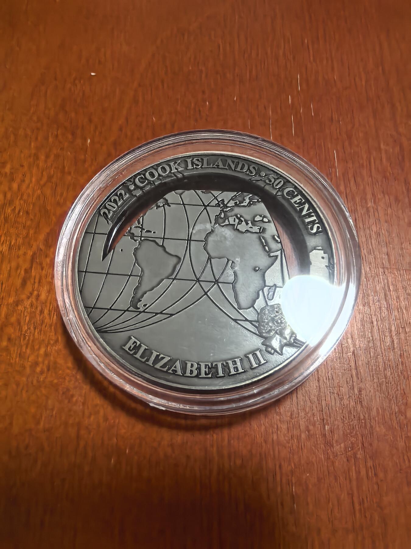 长老汇蛇年精选第六十六场拍卖 2022库克世界地标建筑之悉尼海港大桥镂空1/2新西兰元纪念币，铜镍合金，50MM，重量28.5-42克，9999枚