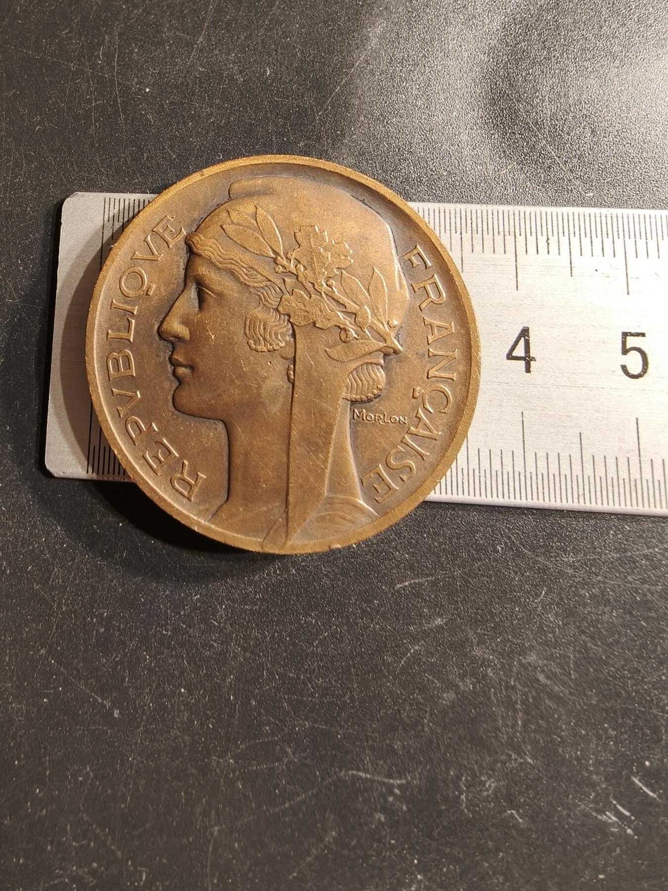 老王徽章第158期 法国体育教育国务秘书赠大铜章    直径36mm.   重量24.3g