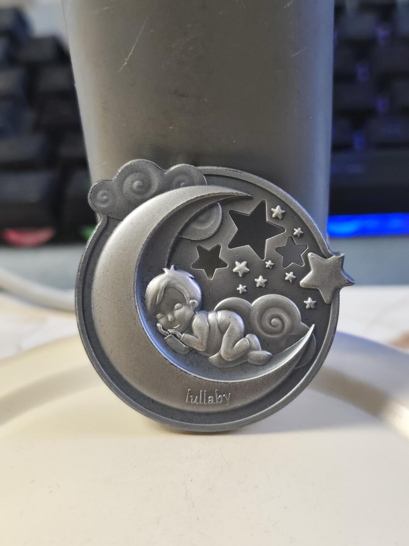 第179期拍卖【长期征集拍品】 库克2018年摇篮曲系列熟睡的男孩仿古异形纪念银币，999银，发行量999枚