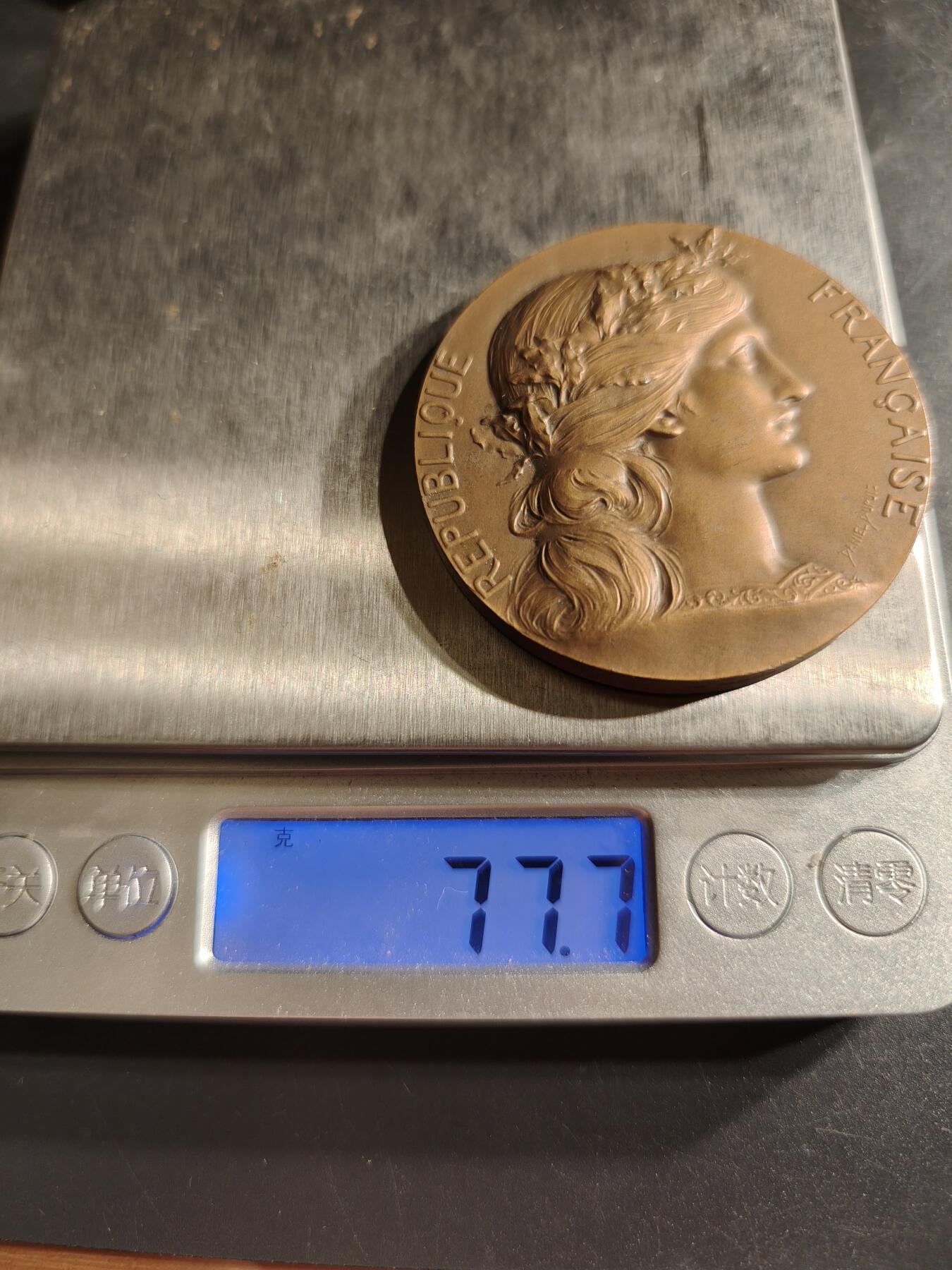 老王徽章第158期 法国花环玛丽安娜大铜章     亨利杜布瓦作品     直径50mm.    重量77.7g