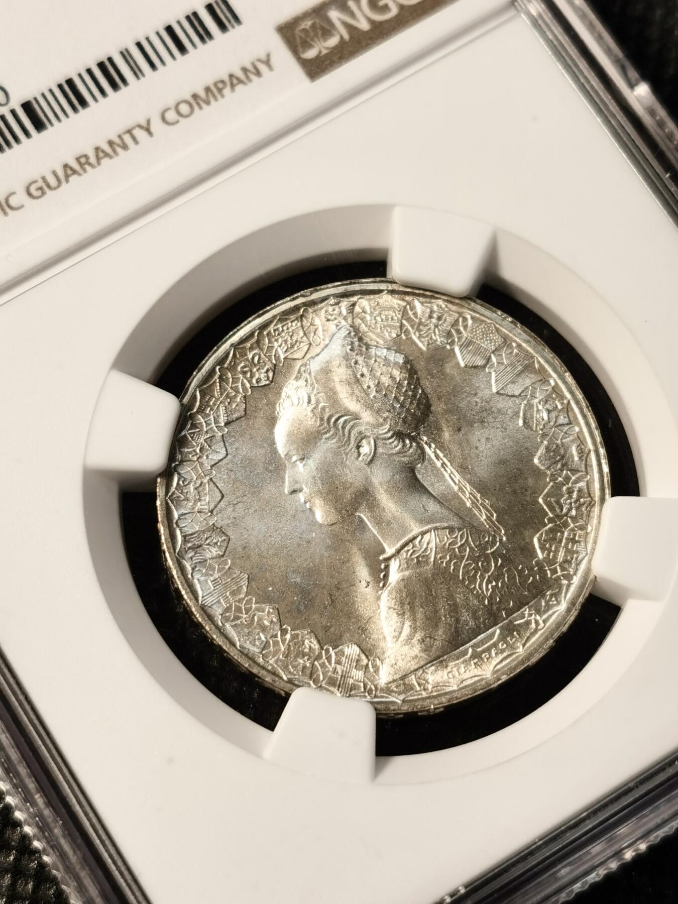 甄臻铺-世界币章拍卖（第36期），送拍享返佣金等优惠多多 NGC-MS66 1966年意大利帆船少女500里拉，高分卷拆