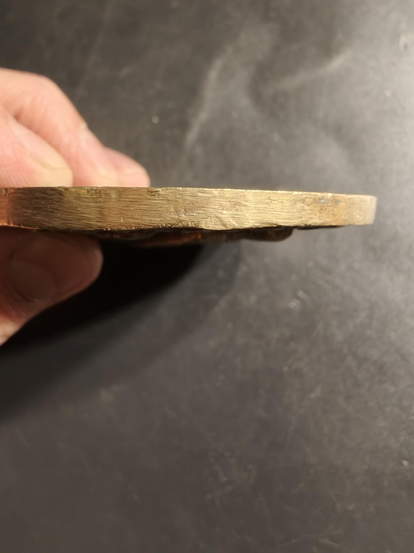 老王徽章第158期 西班牙中世纪骑士主题大铜章     高浮雕     直径68mm.   重量206.1g