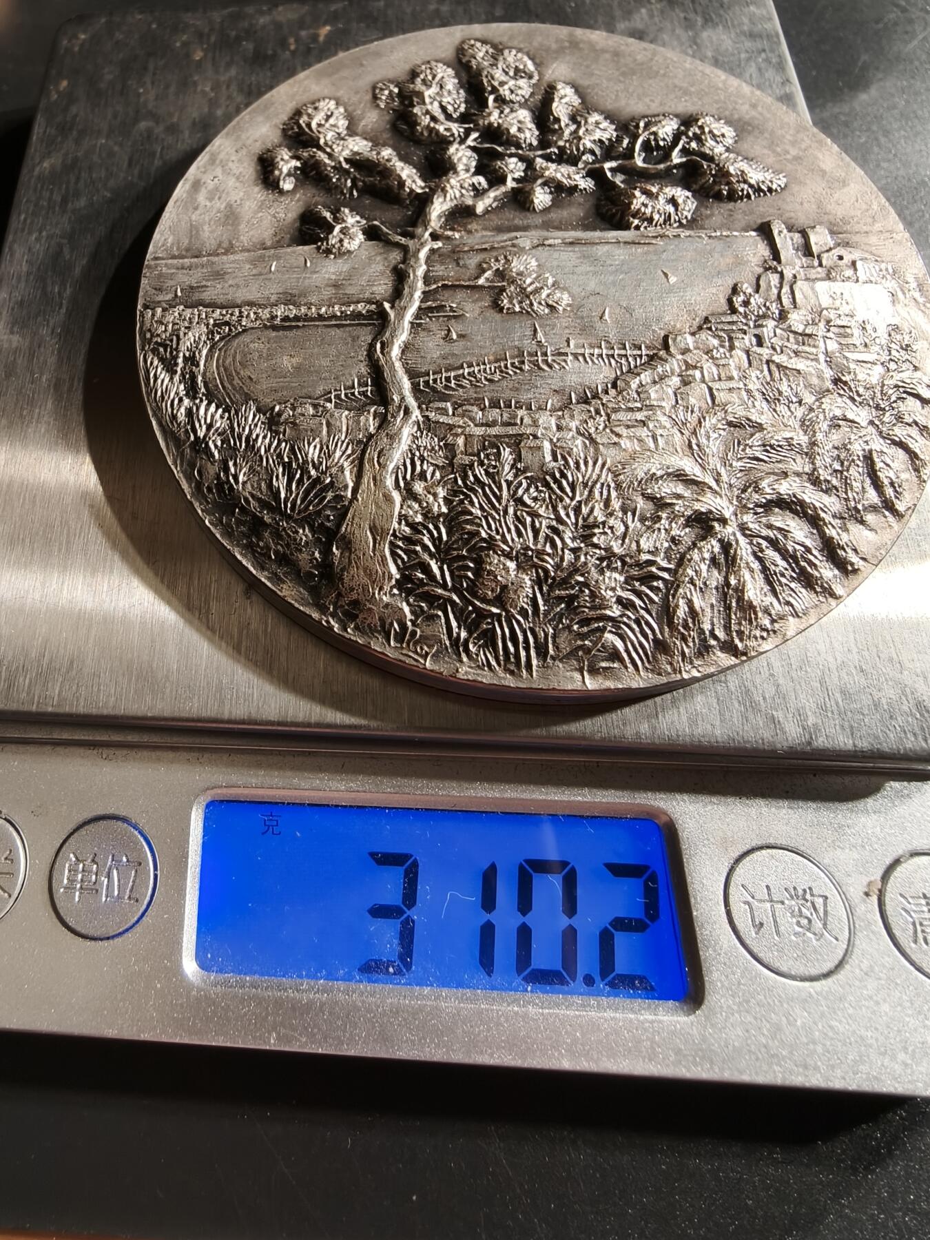 老王徽章第158期 法国戛纳市1991年镀银大铜章     高浮雕     直径78mm.   重量310.2g