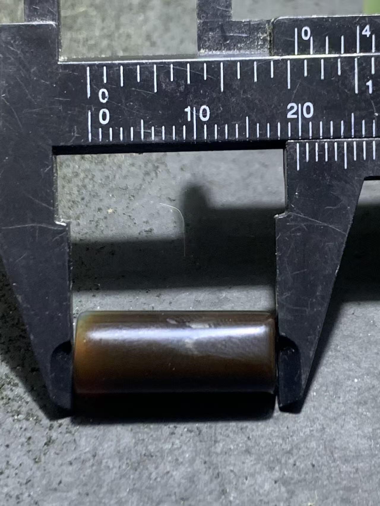 药师玛瑙直桶随形桶珠一颗，，