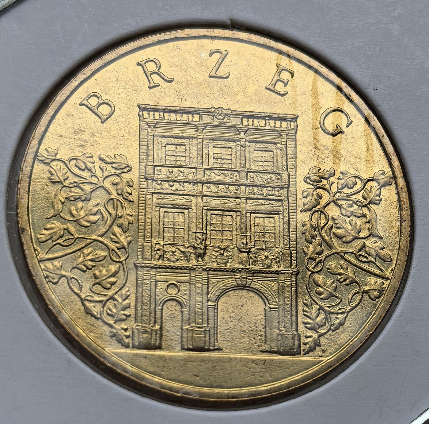 外国优质纪念币银币，周六晚上九点倒数截拍，满百包邮，可寄存半年，喜欢朋友微信扫描二维码可直接参拍 极美品波兰历史名城布热格2兹罗提纪念币