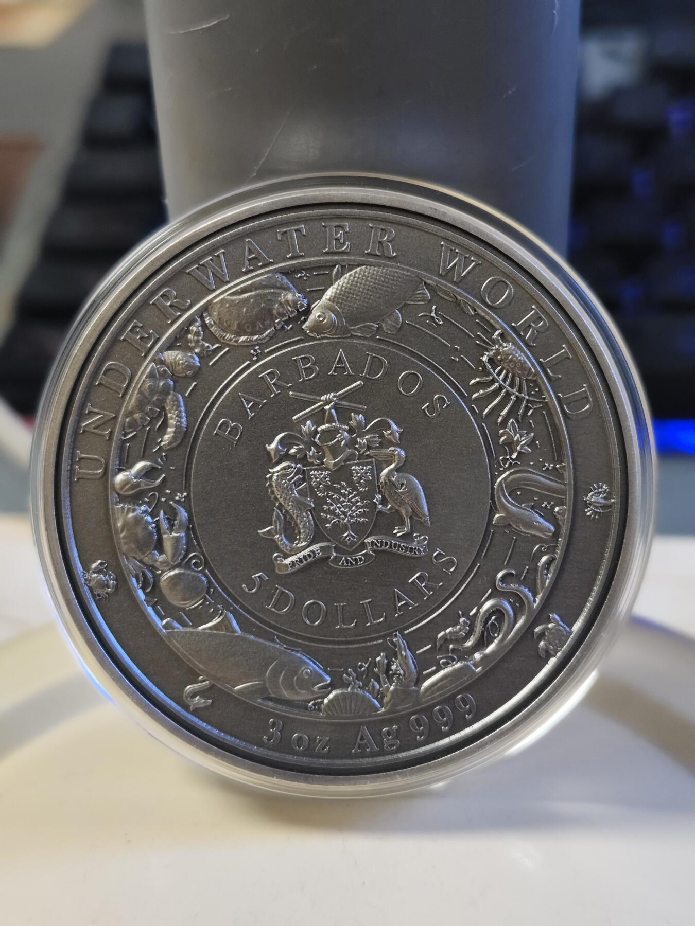 第179期拍卖【长期征集拍品】 巴巴多斯2019海底世界系列3海豚镶透明珐琅银币，999银，发行999枚