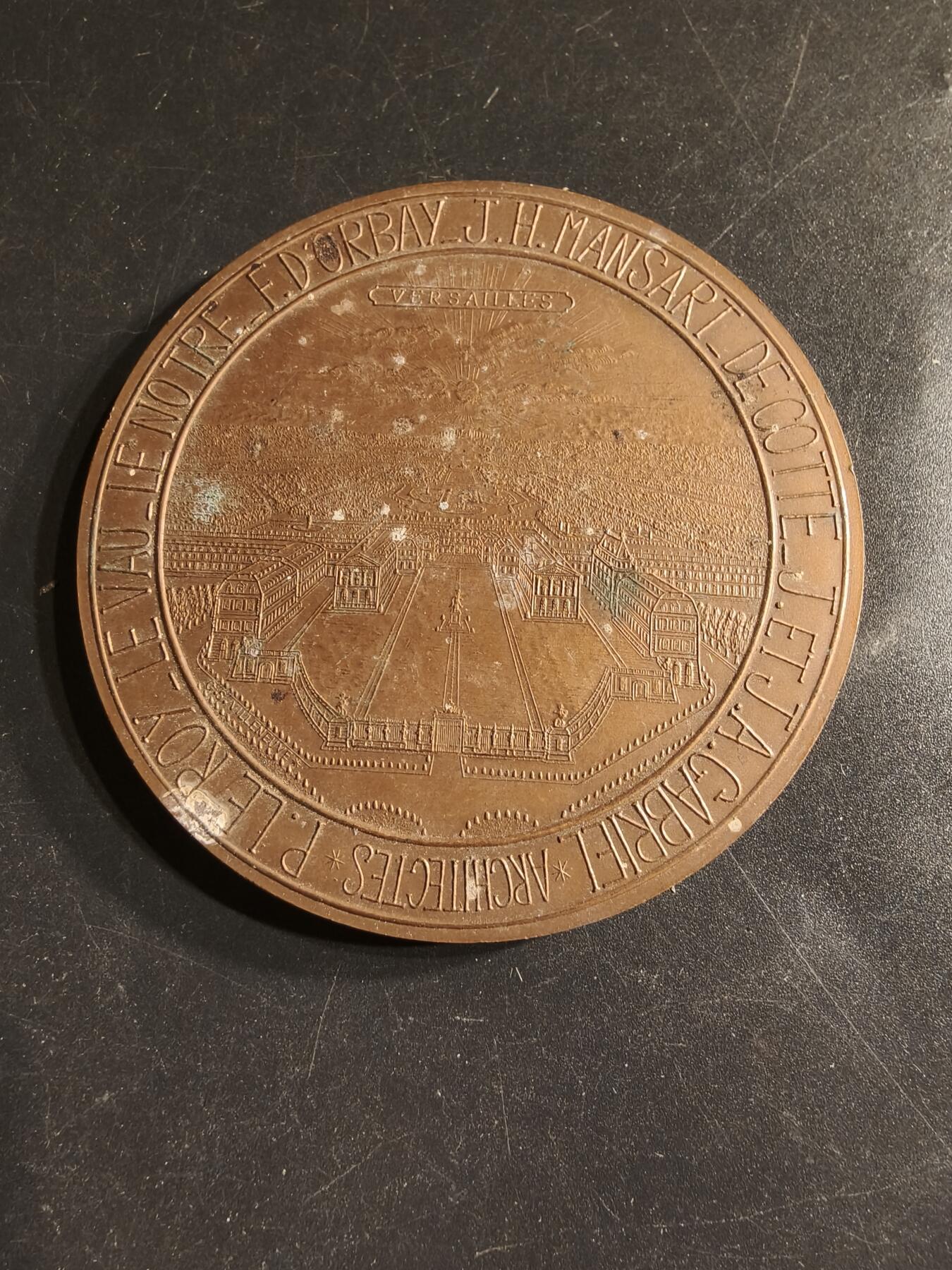 老王徽章第158期 法国凡尔赛宫扩建大铜章     直径70mm.   重量183.5g